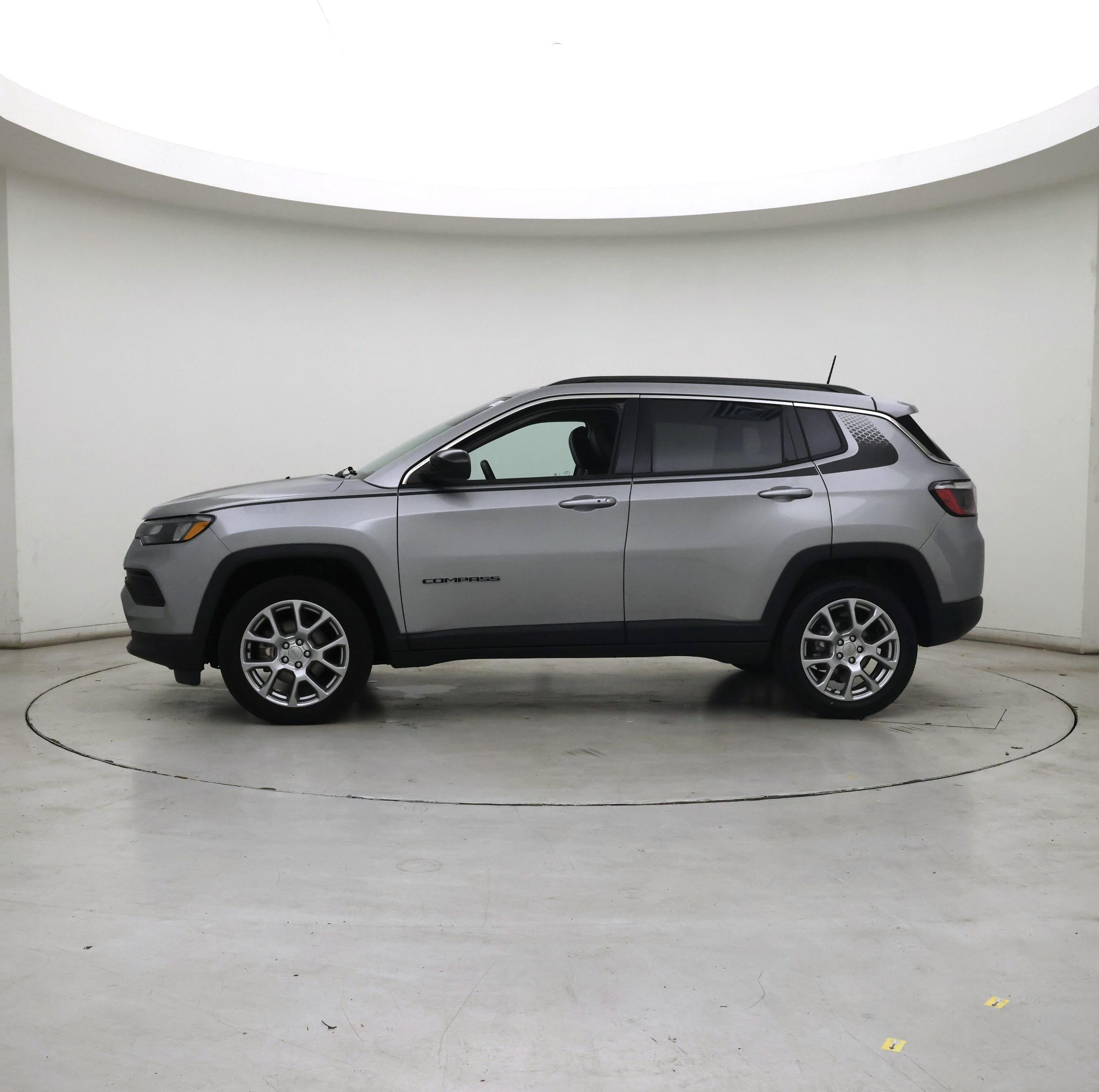 Thumbnail: 2022 Jeep Compass - 3