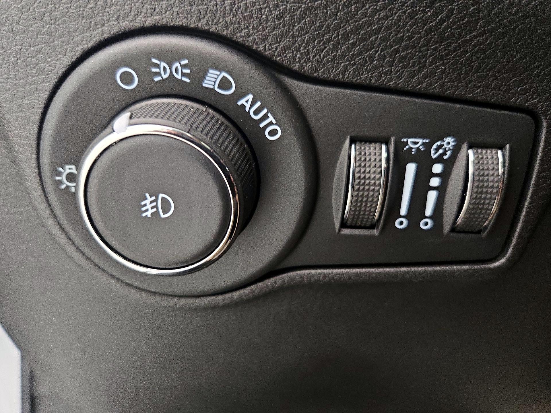 Thumbnail: 2022 Jeep Compass - 13
