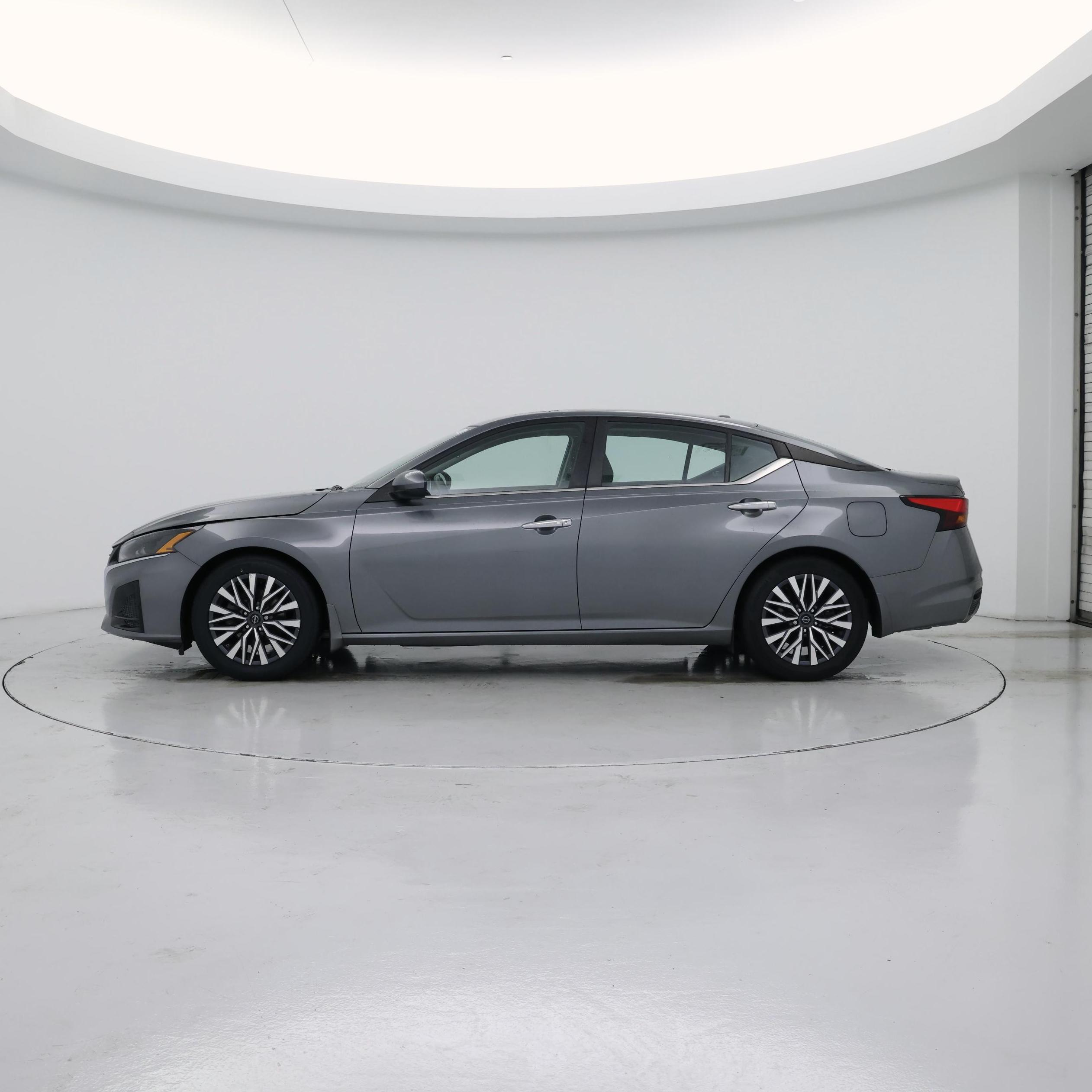 Thumbnail: 2023 Nissan Altima - 3