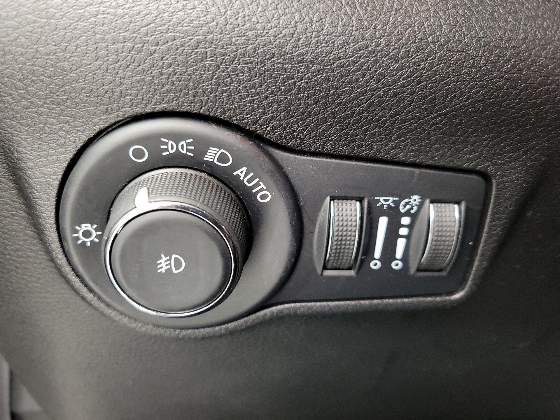 Thumbnail: 2022 Jeep Compass - 13