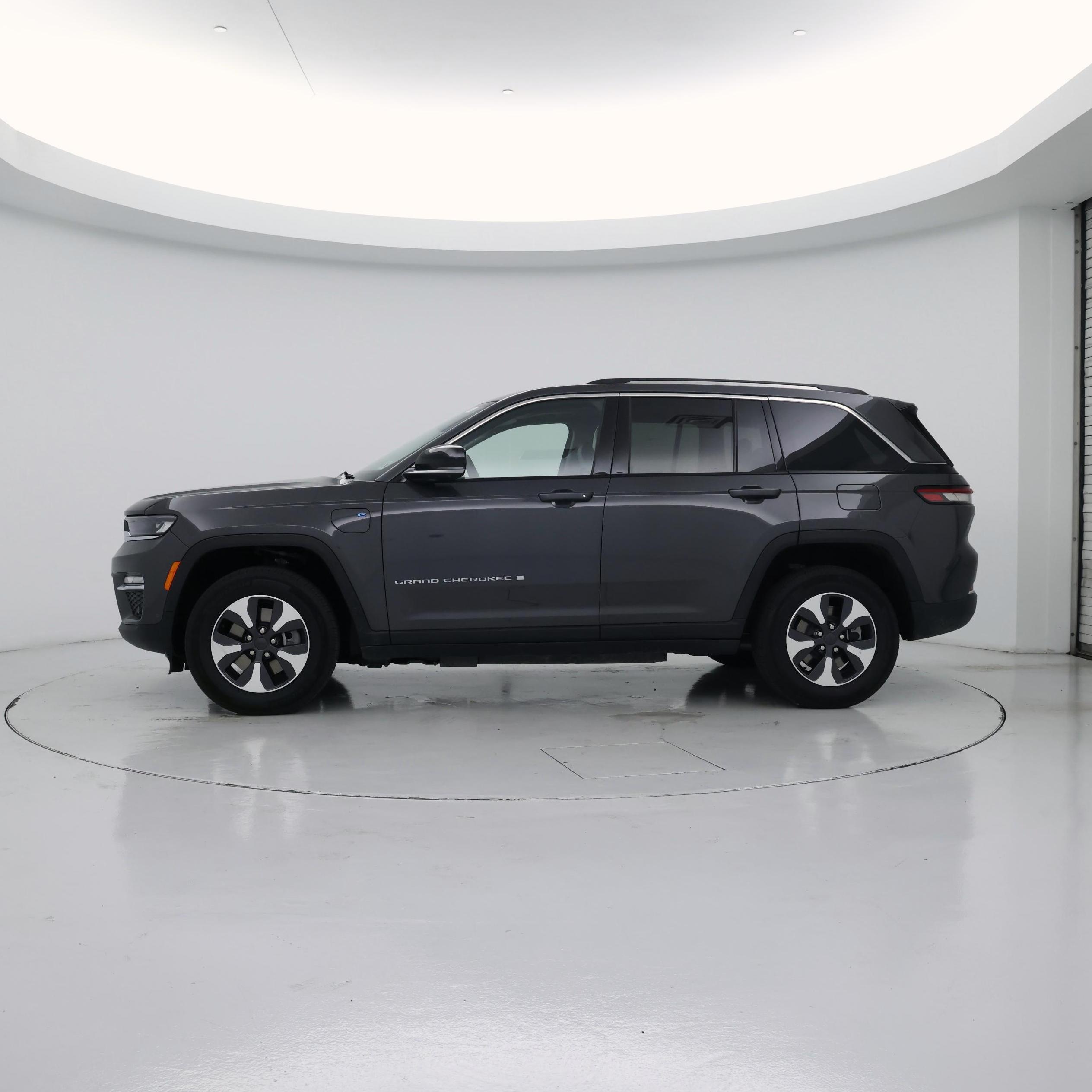 Thumbnail: 2023 Jeep Grand Cherokee - 3