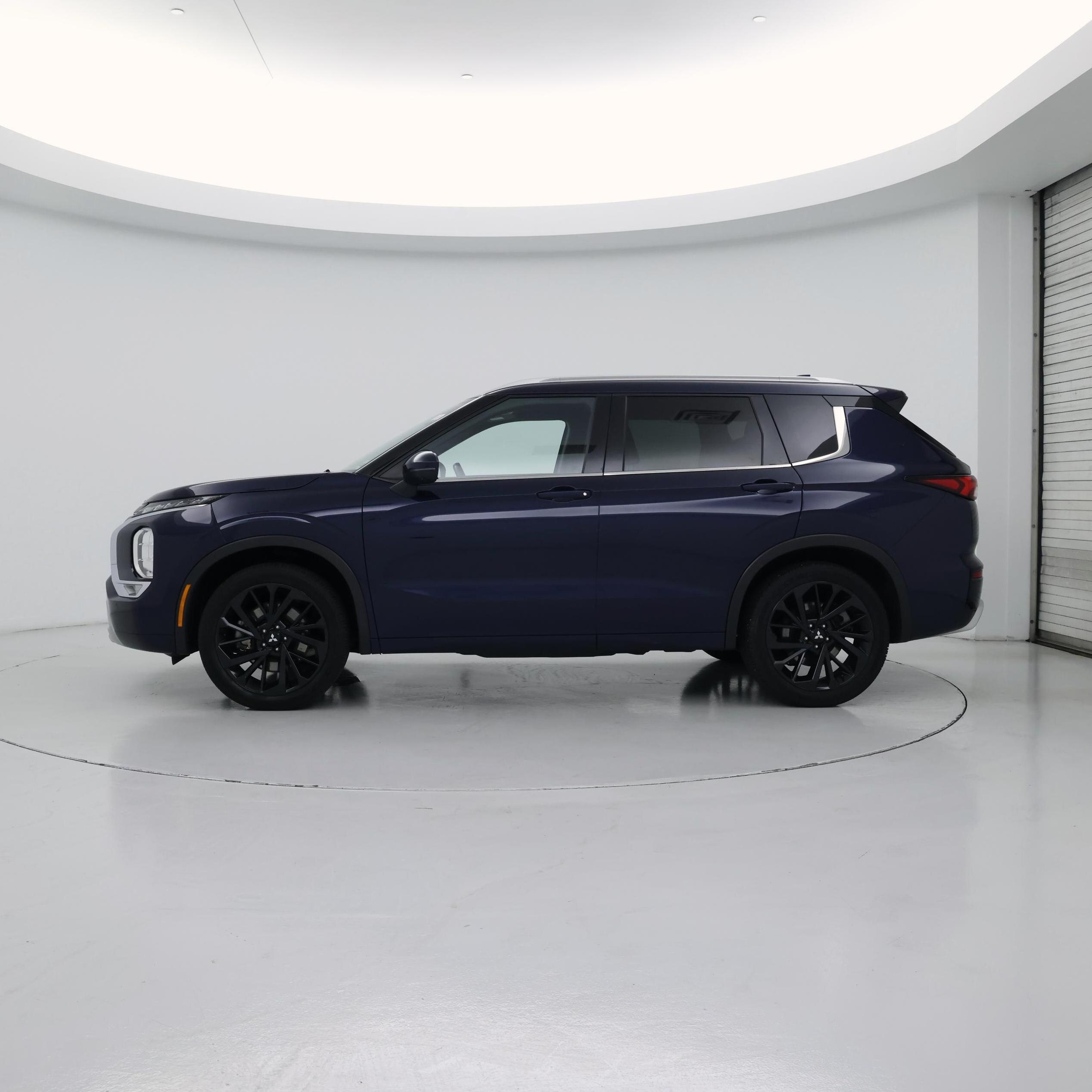 Thumbnail: 2022 Mitsubishi Outlander - 3