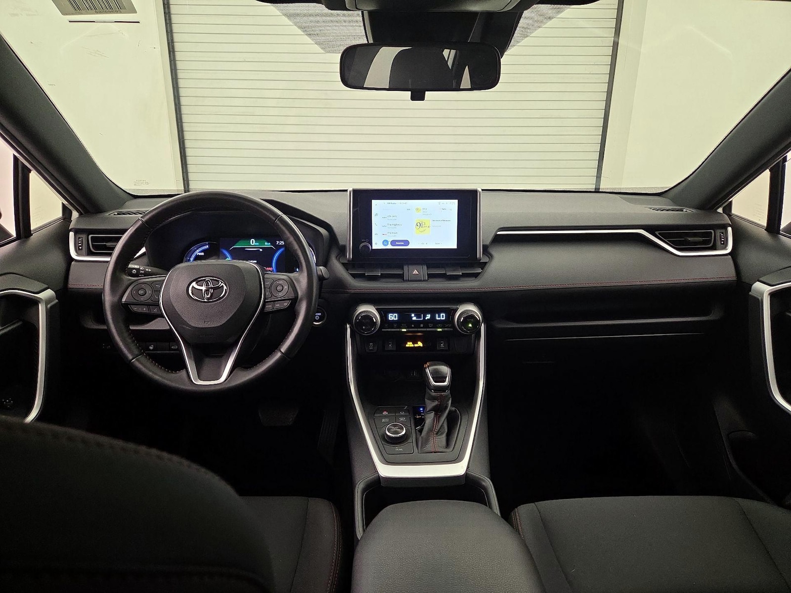 2023 Toyota RAV4 SE - Photo 10