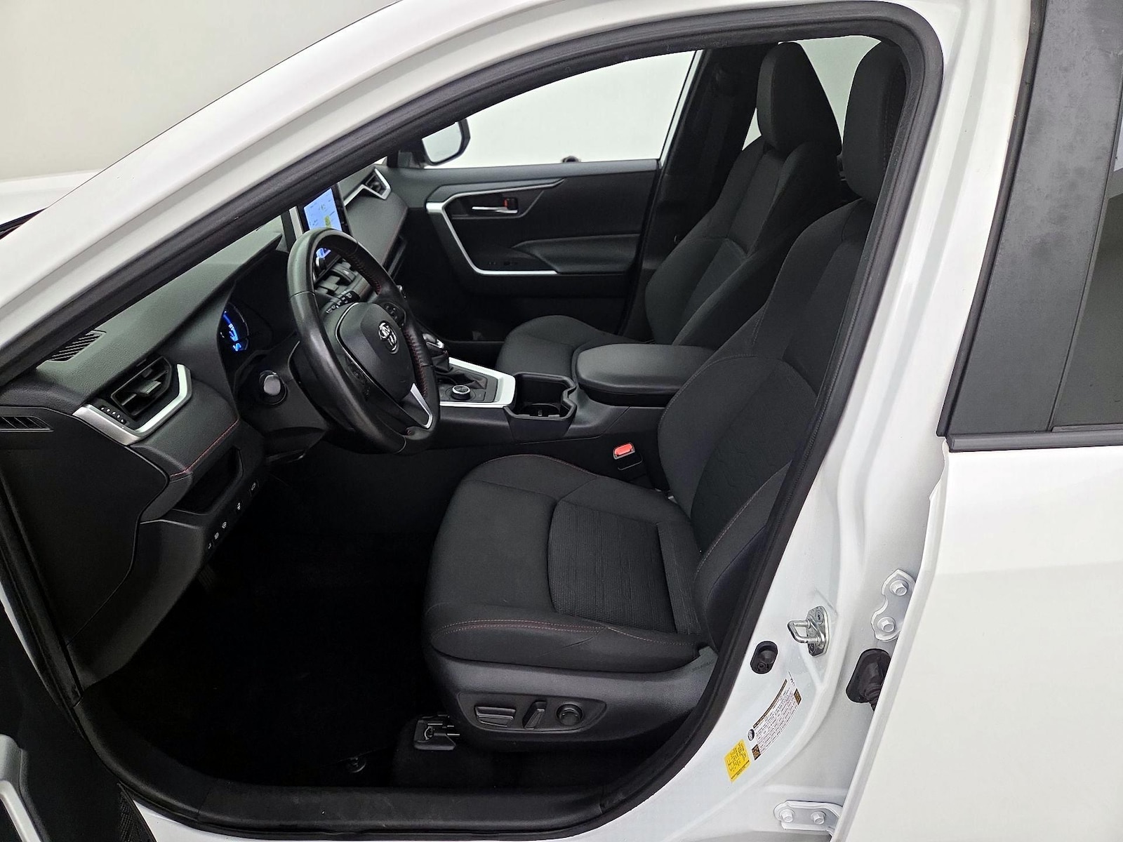 2023 Toyota RAV4 SE - Photo 12