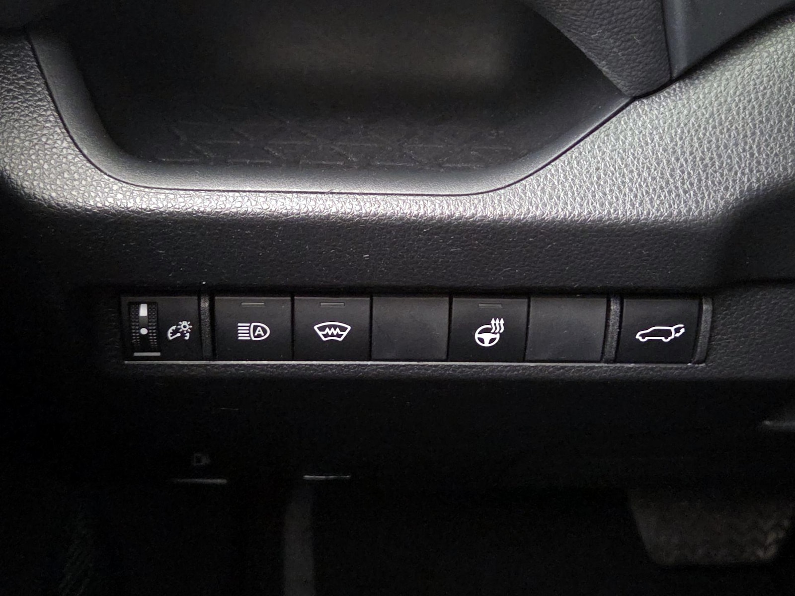 2023 Toyota RAV4 SE - Photo 14