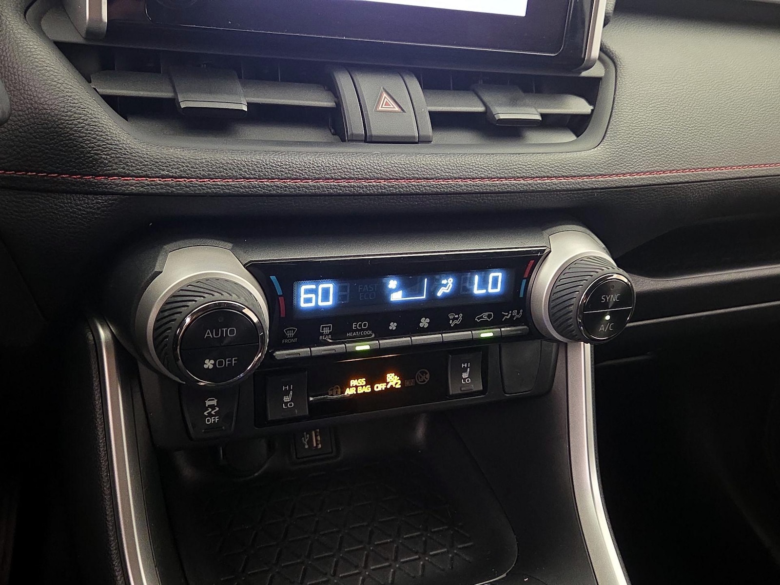 2023 Toyota RAV4 SE - Photo 17