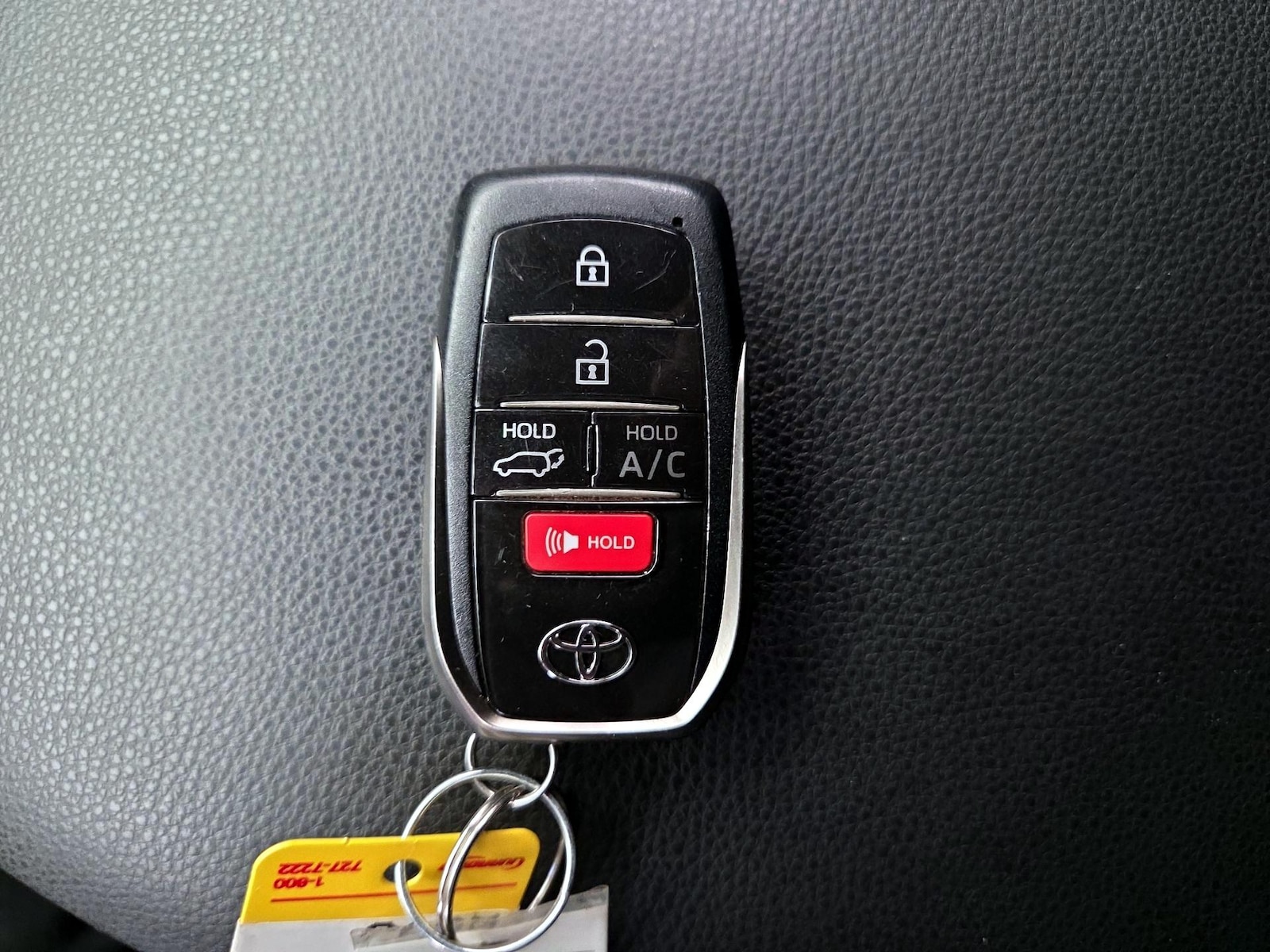 2023 Toyota RAV4 SE - Photo 24