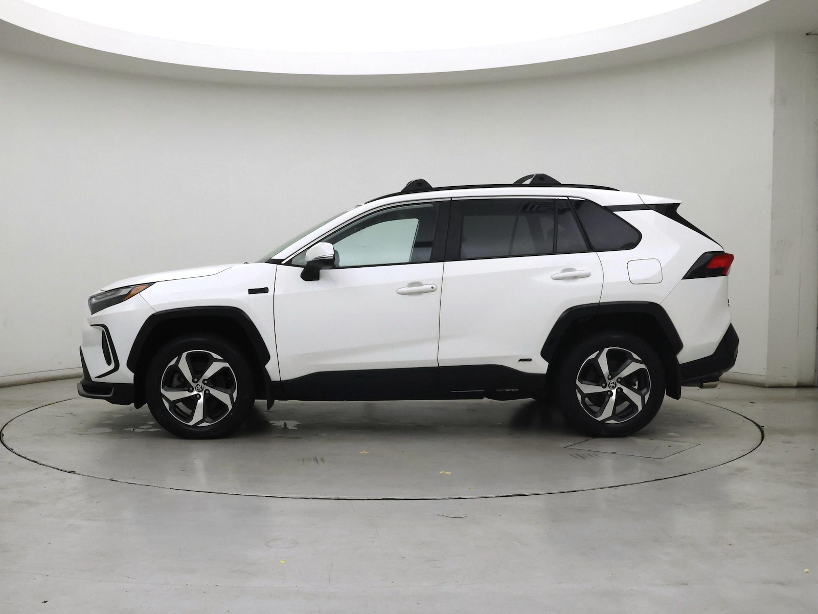 2023 Toyota RAV4 SE - Photo 4