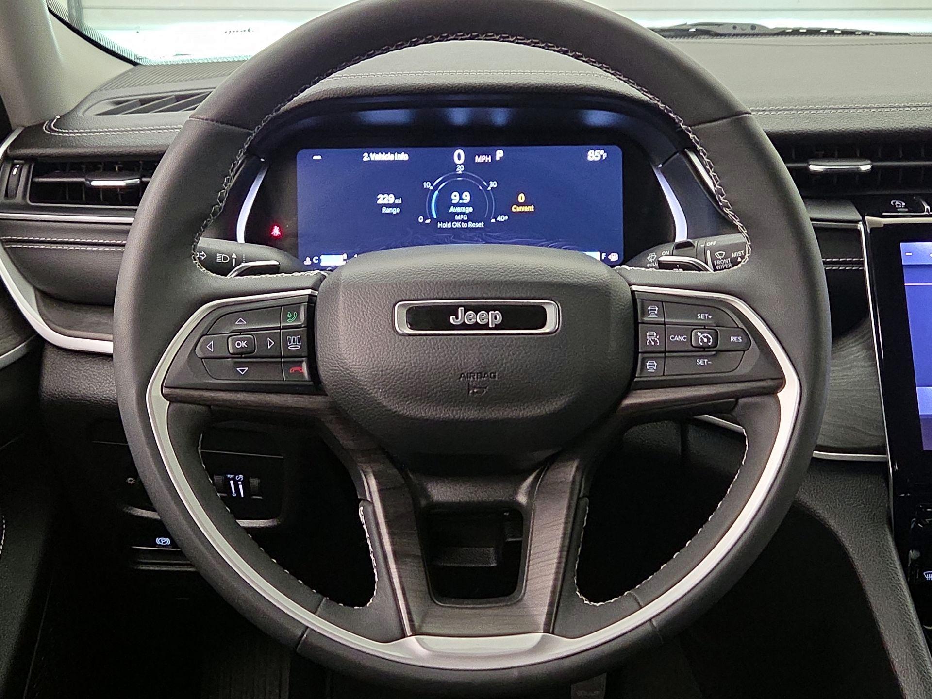 Thumbnail: 2023 Jeep Grand Cherokee L - 10