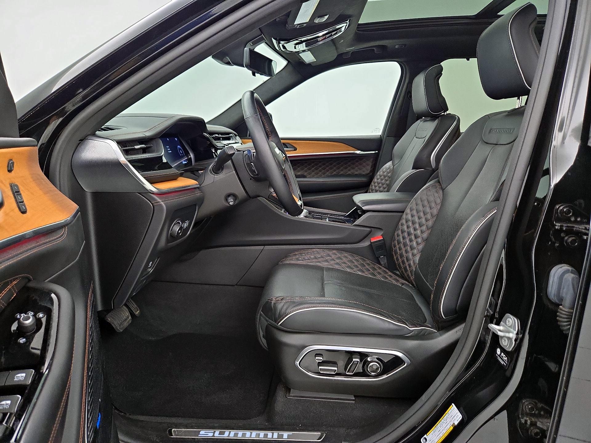 Thumbnail: 2022 Jeep Grand Cherokee - 11