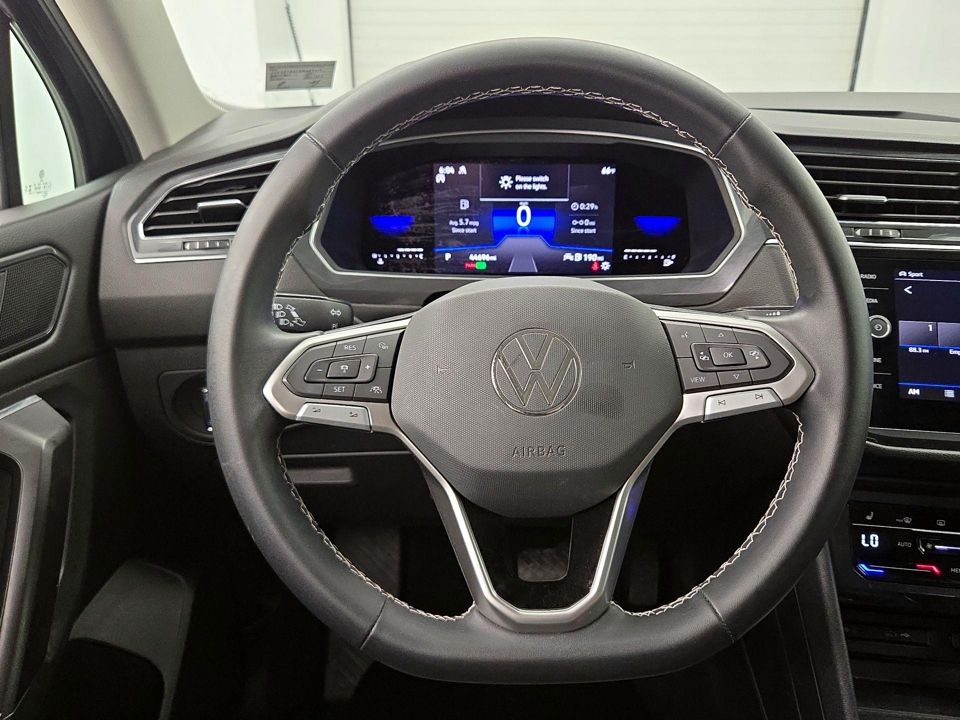 Thumbnail: 2023 Volkswagen Tiguan - 10