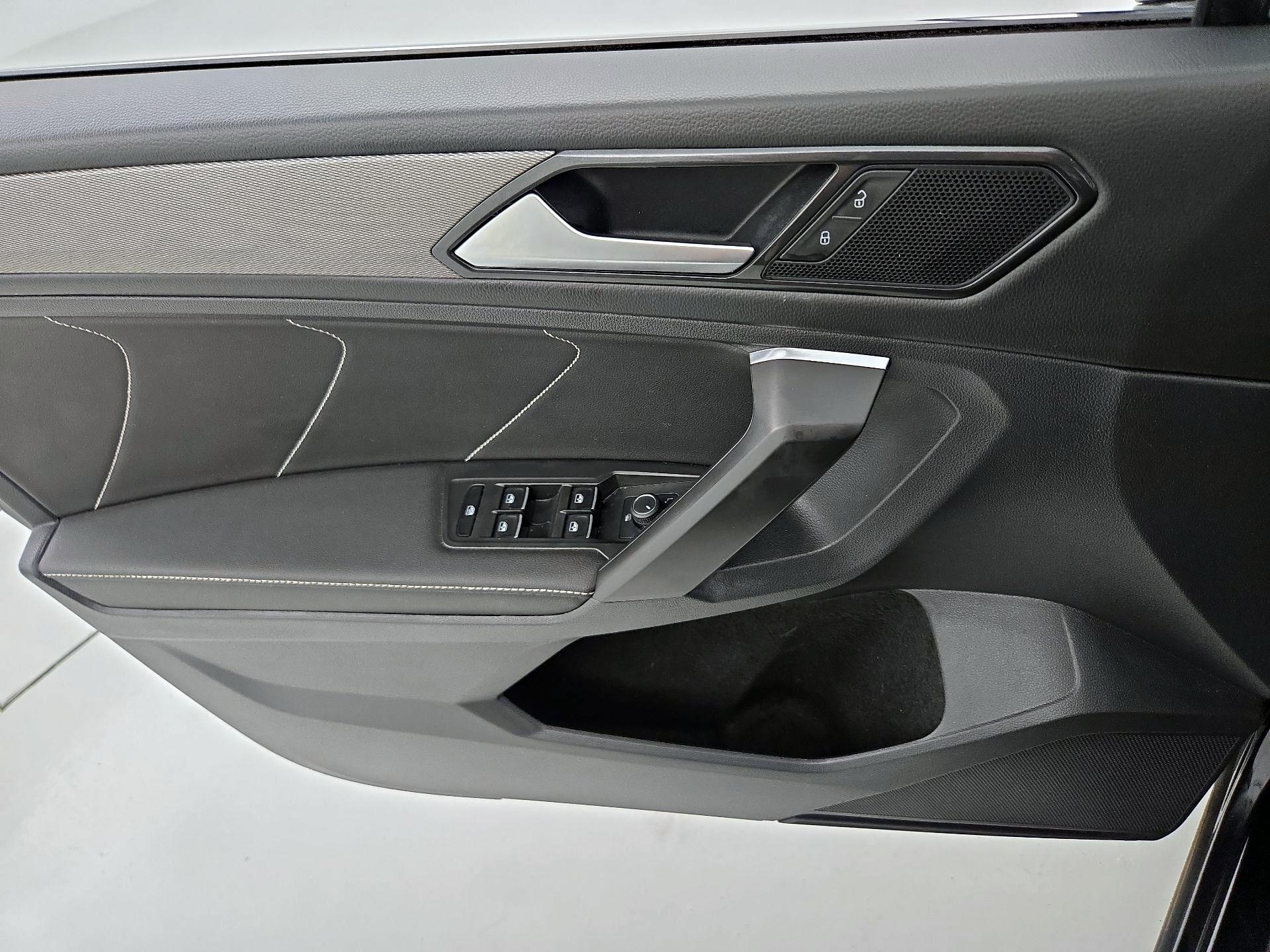 Thumbnail: 2023 Volkswagen Tiguan - 12