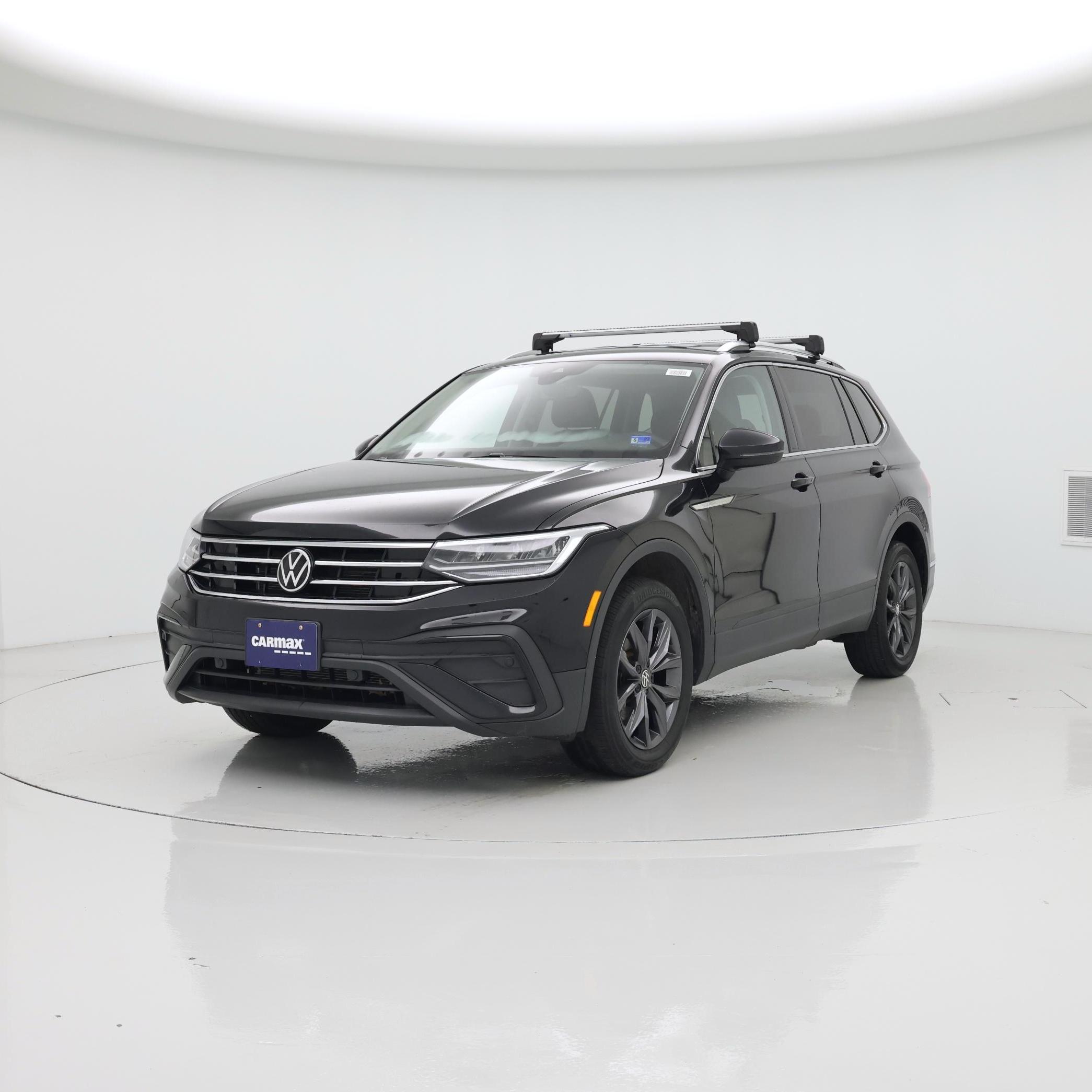 Thumbnail: 2023 Volkswagen Tiguan - 4
