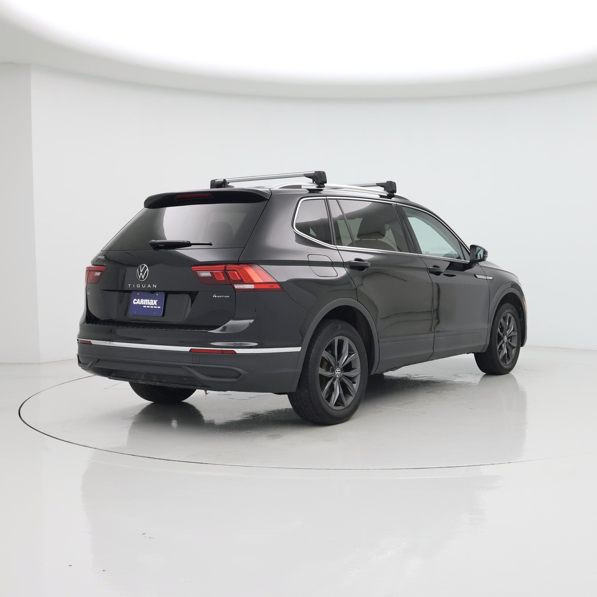 Thumbnail: 2023 Volkswagen Tiguan - 8