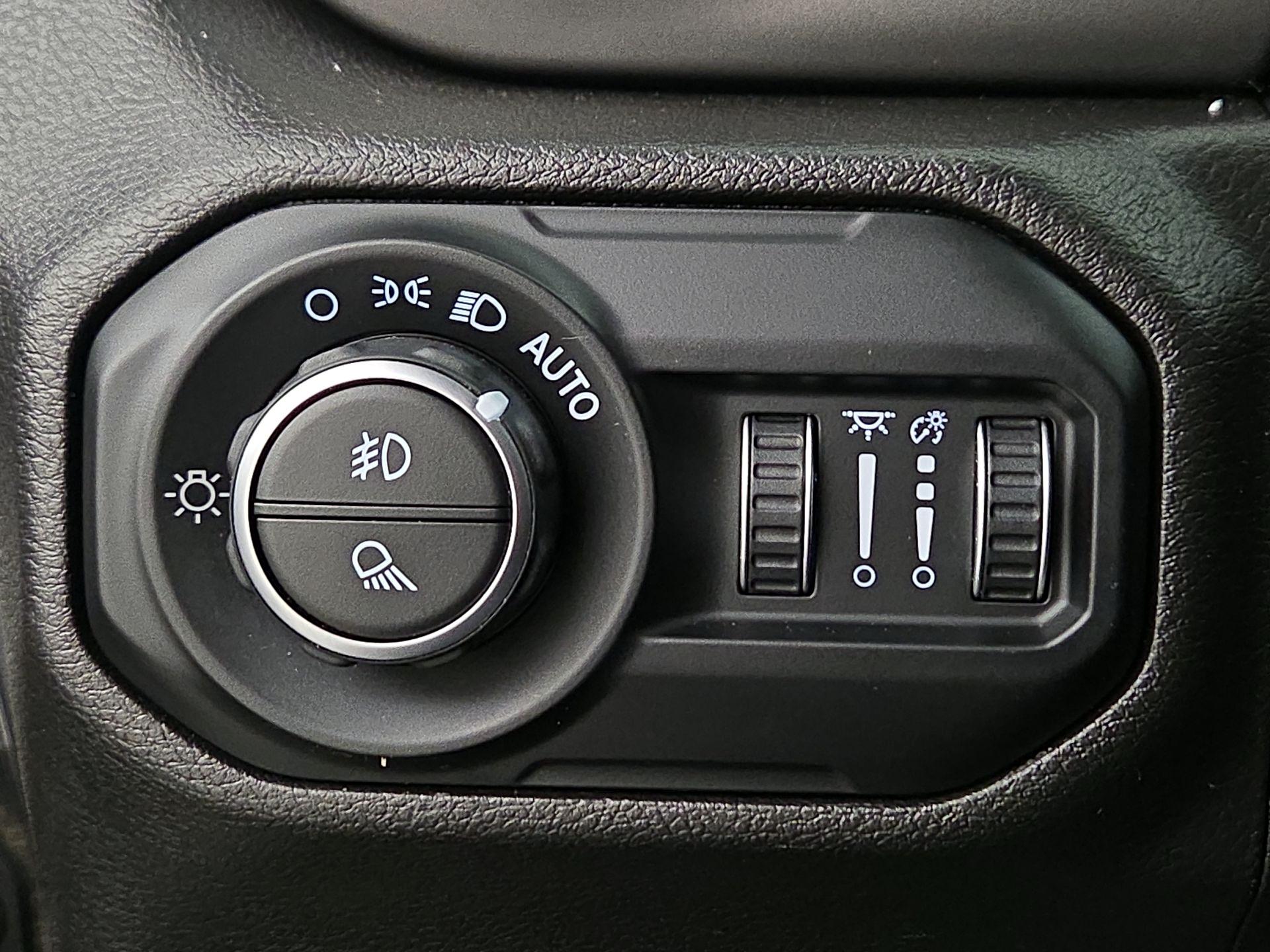 Thumbnail: 2021 Jeep Gladiator - 13