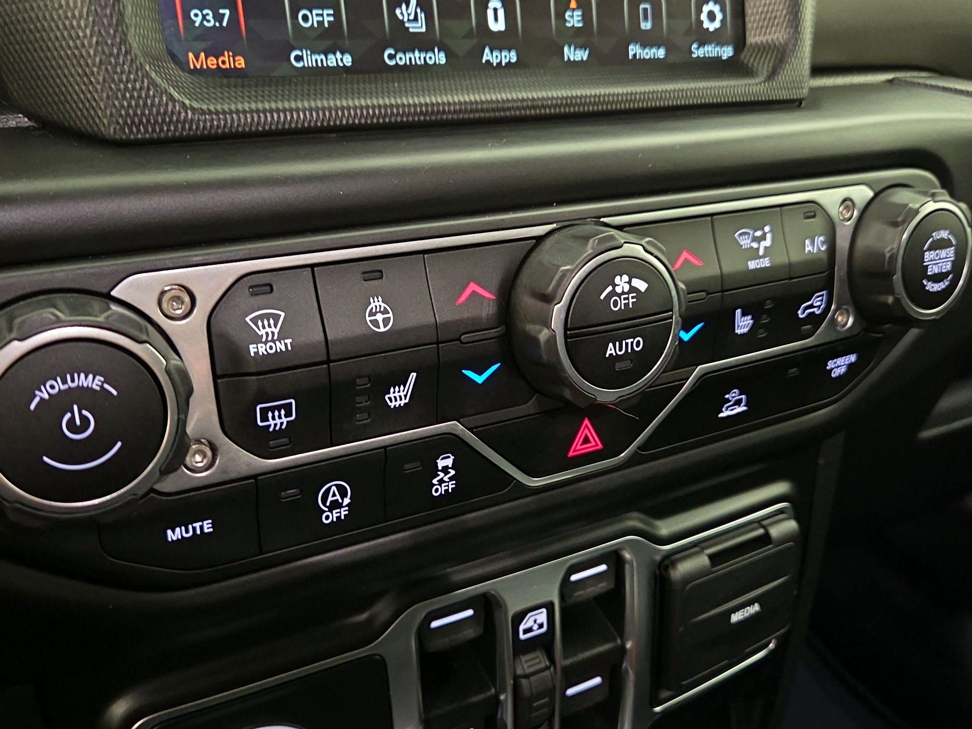 Thumbnail: 2021 Jeep Gladiator - 16