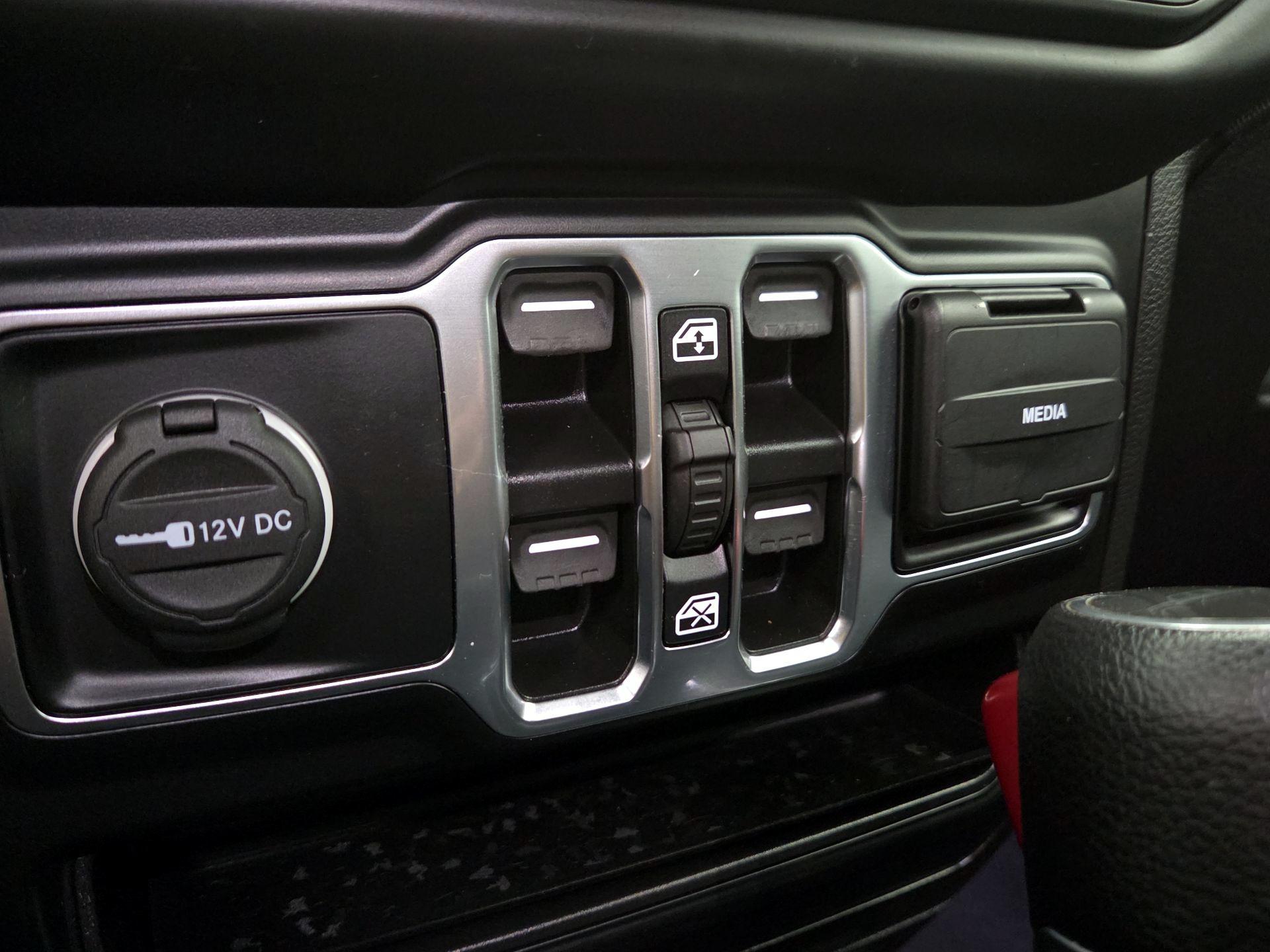 Thumbnail: 2021 Jeep Gladiator - 18