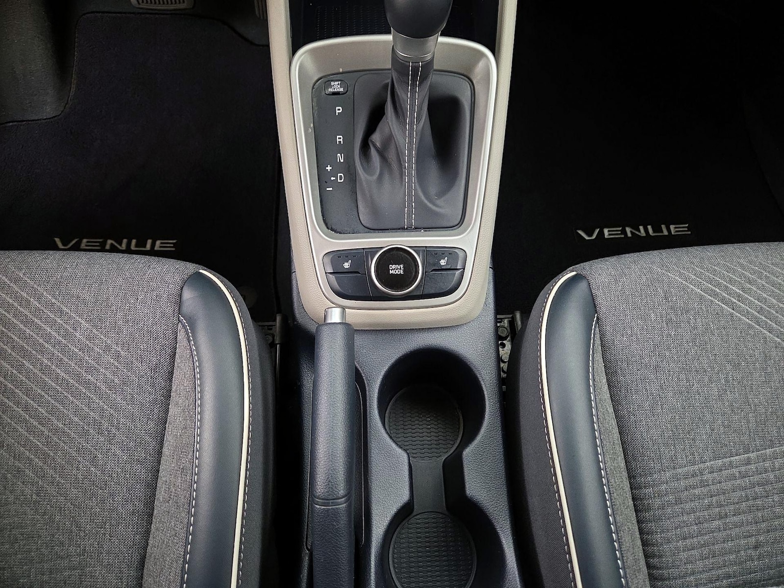 2022 Hyundai Venue Limited - Photo 18