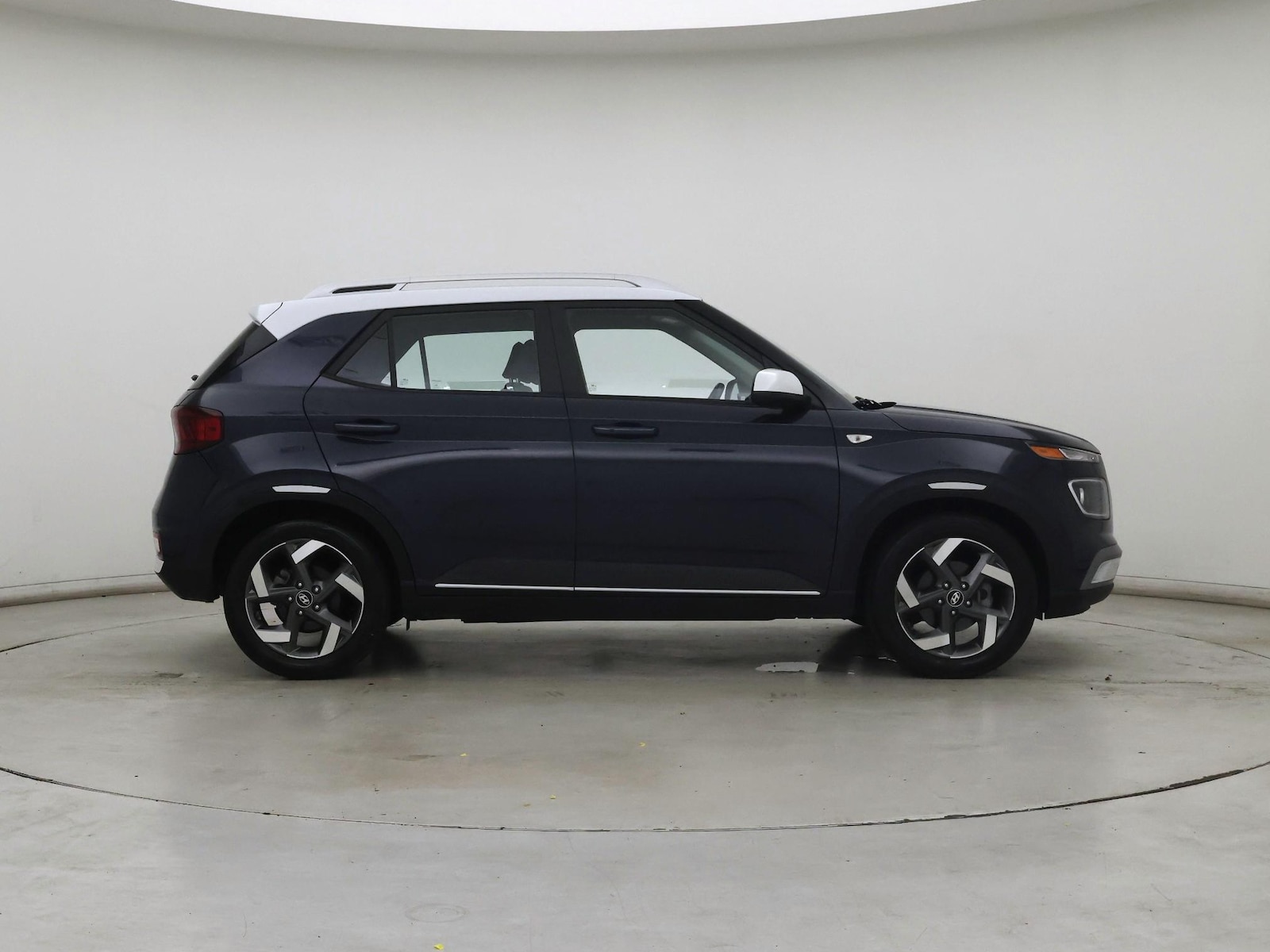 2022 Hyundai Venue Limited - Photo 8