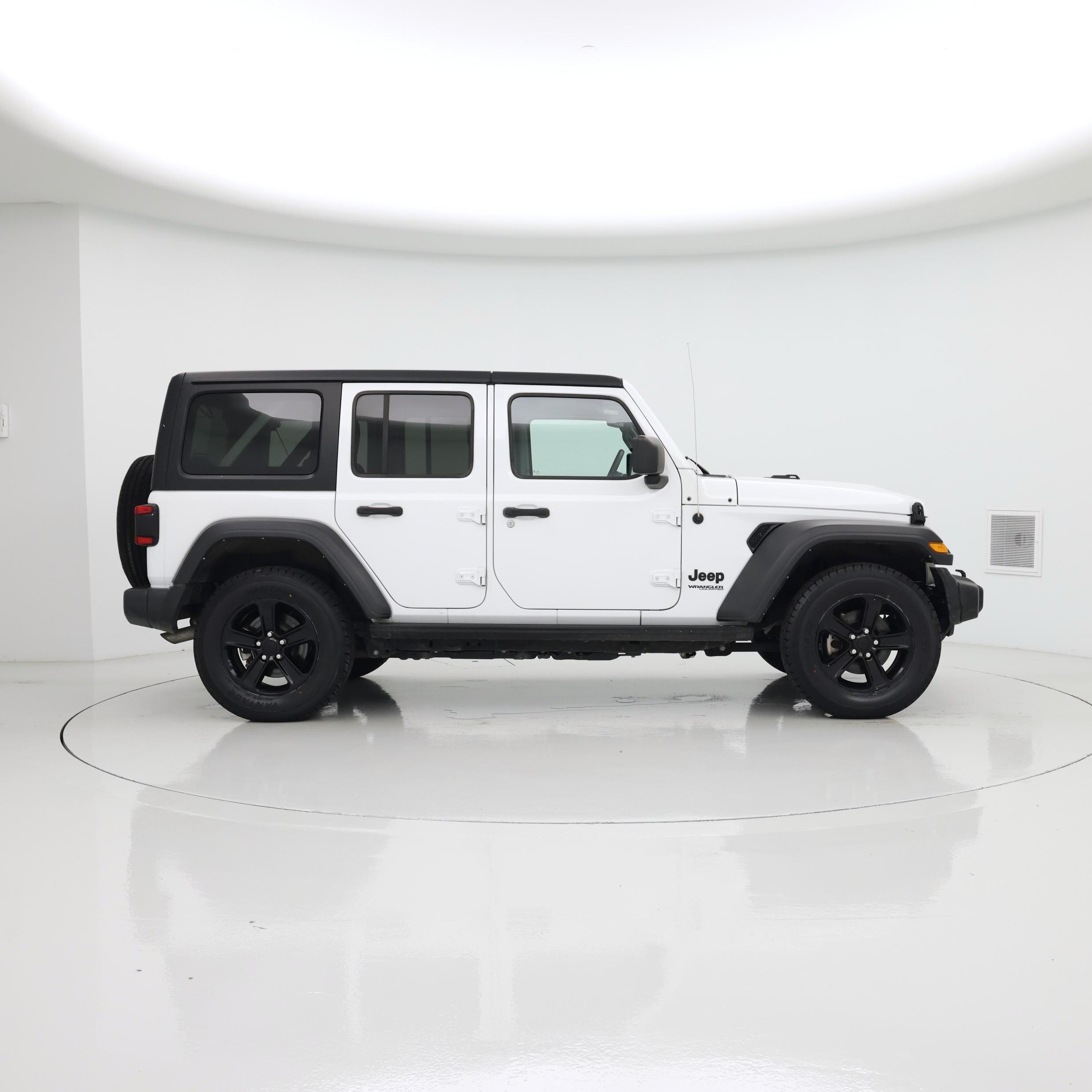 Thumbnail: 2022 Jeep Wrangler - 7