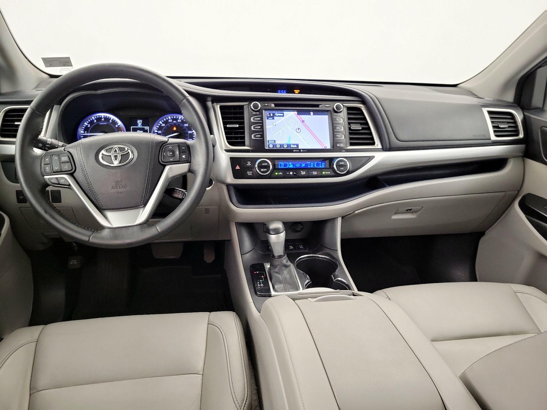 Thumbnail: 2015 Toyota Highlander - 9