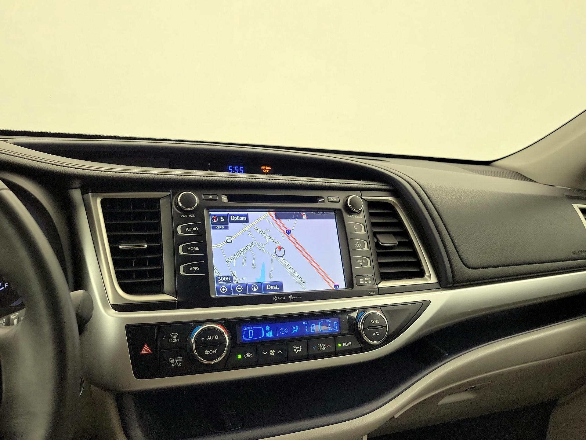 Thumbnail: 2015 Toyota Highlander - 14