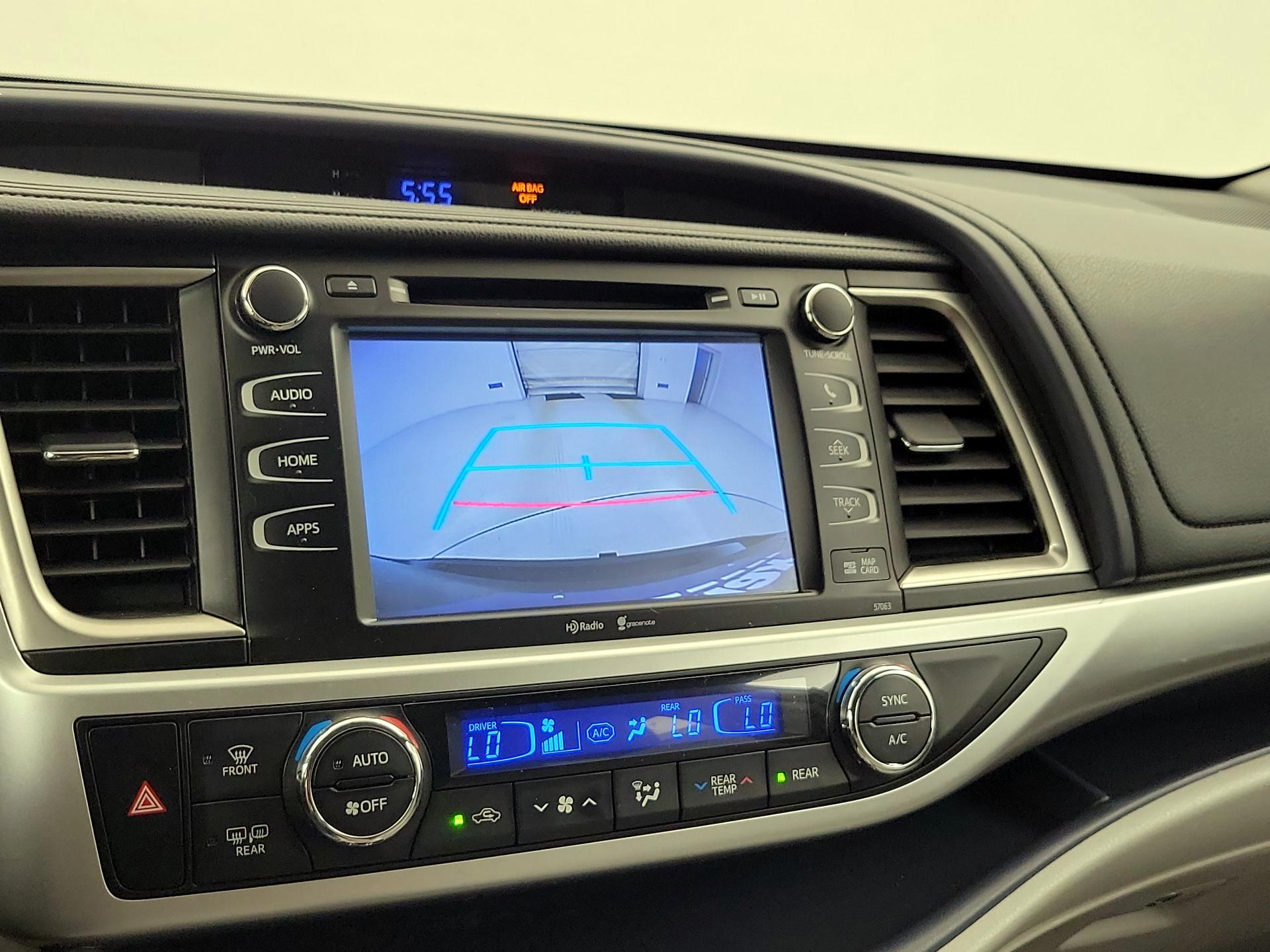 Thumbnail: 2015 Toyota Highlander - 15