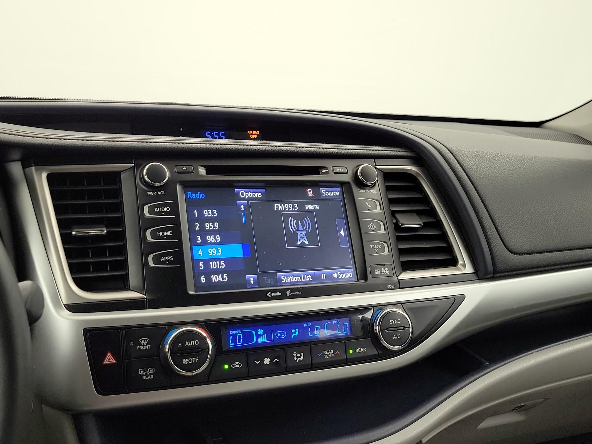 Thumbnail: 2015 Toyota Highlander - 16