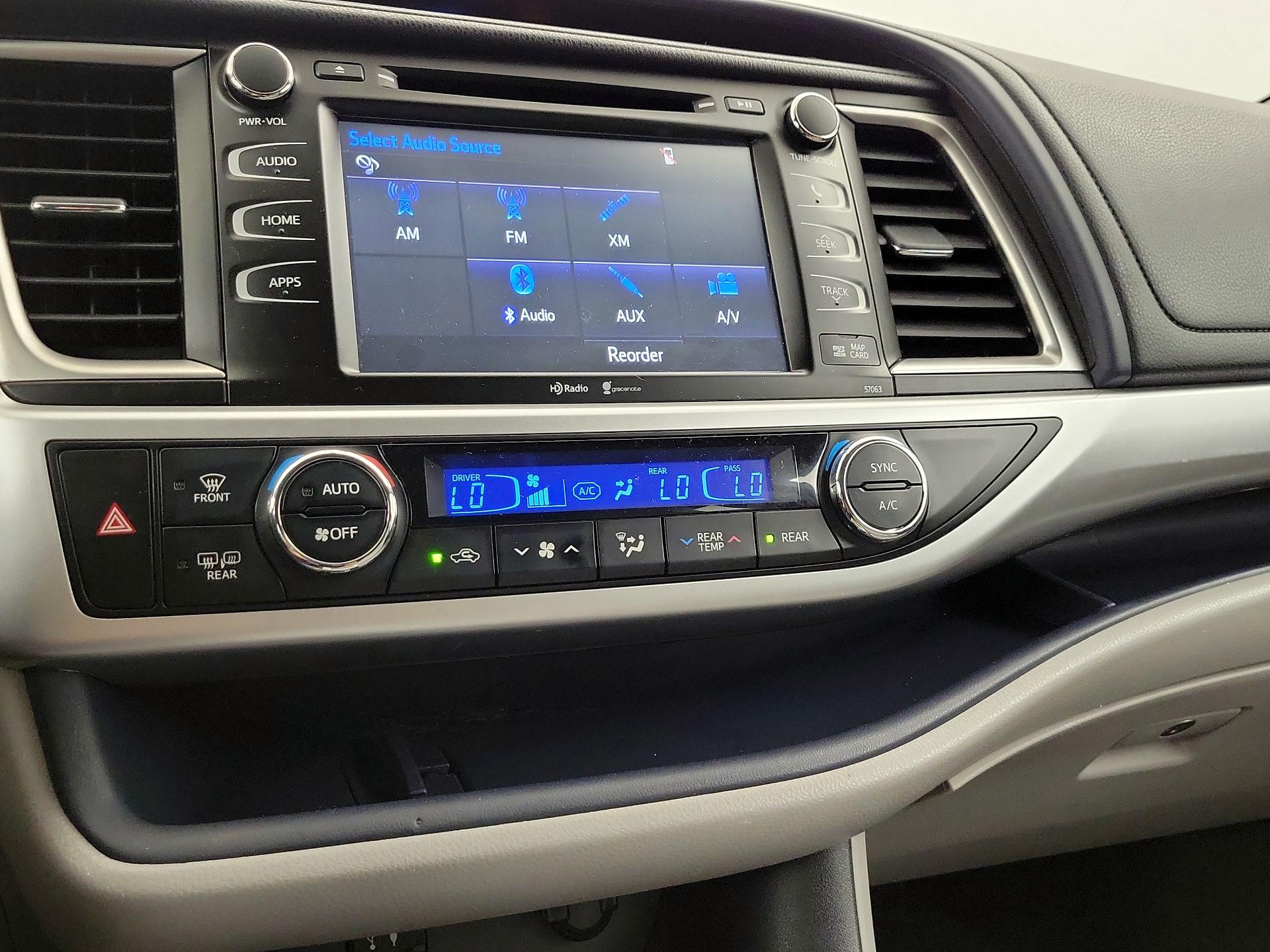 Thumbnail: 2015 Toyota Highlander - 17