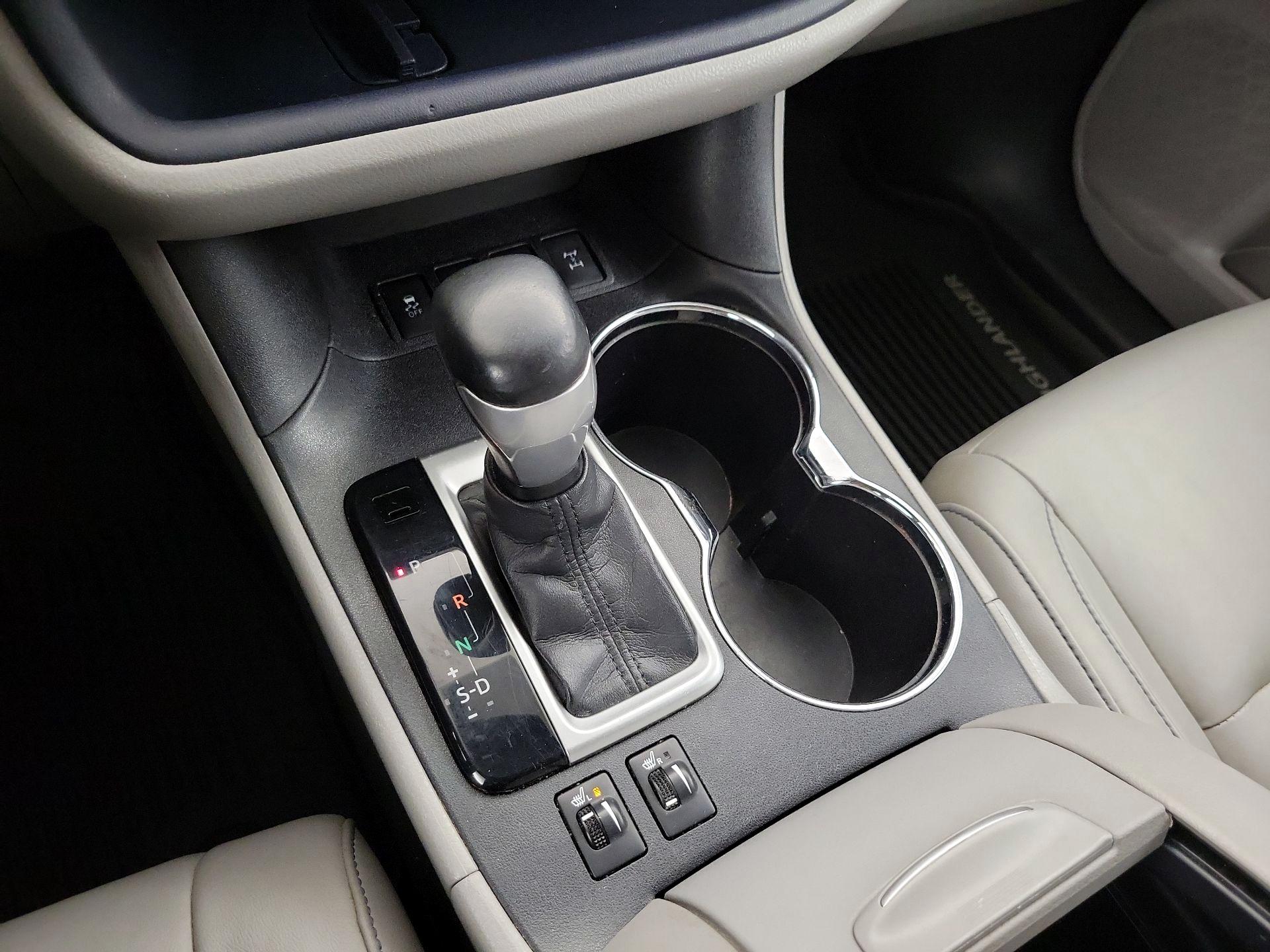 Thumbnail: 2015 Toyota Highlander - 18