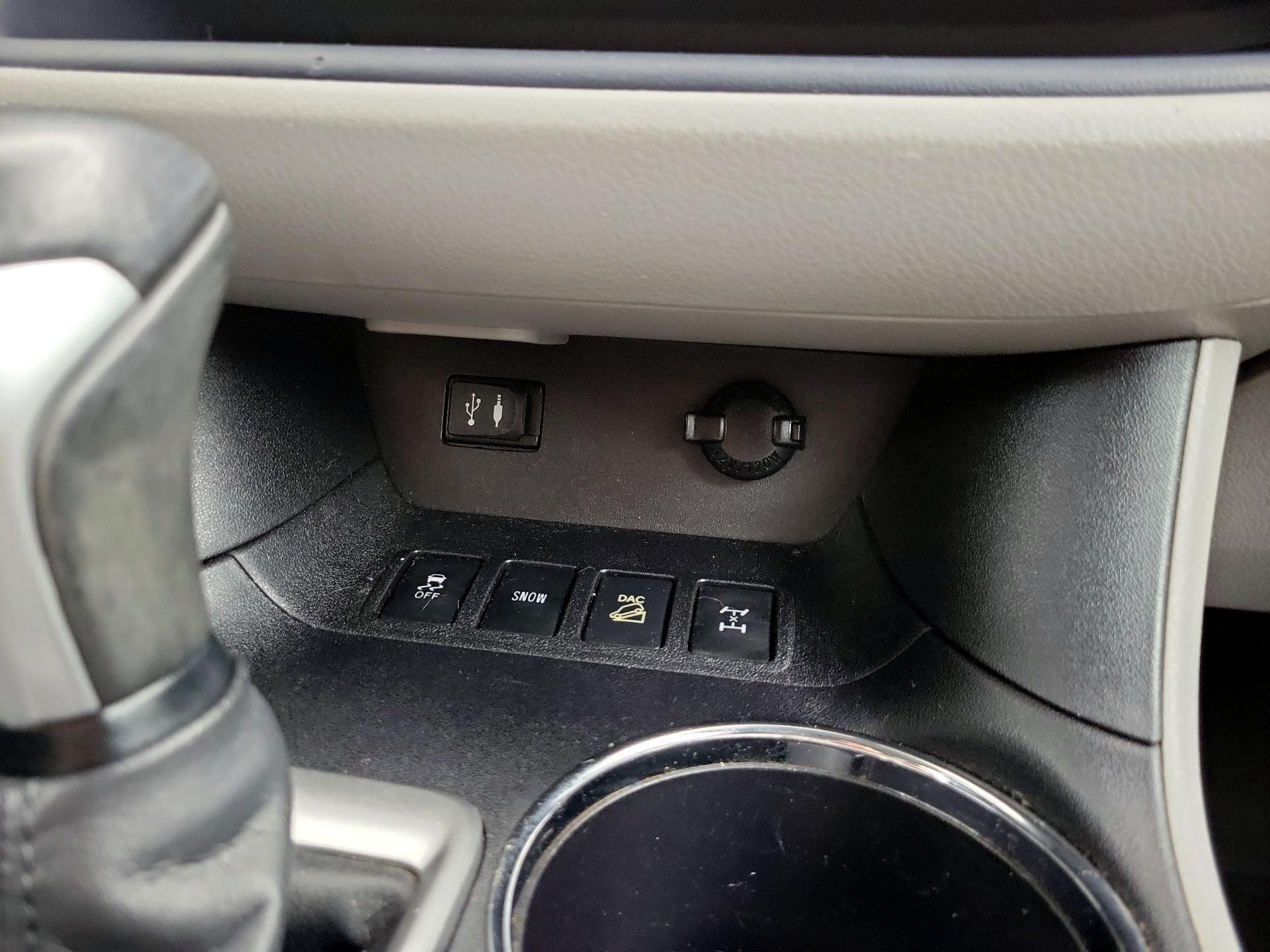 Thumbnail: 2015 Toyota Highlander - 19