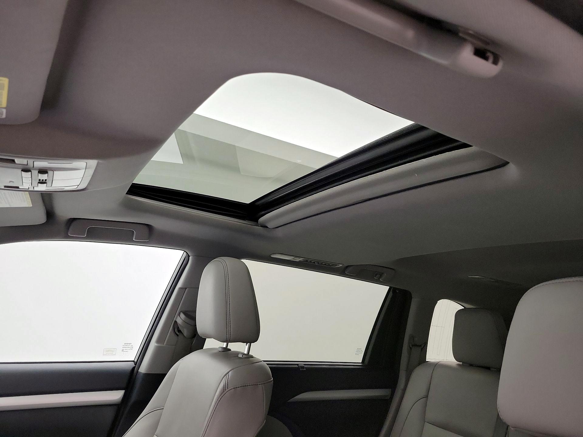 Thumbnail: 2015 Toyota Highlander - 20