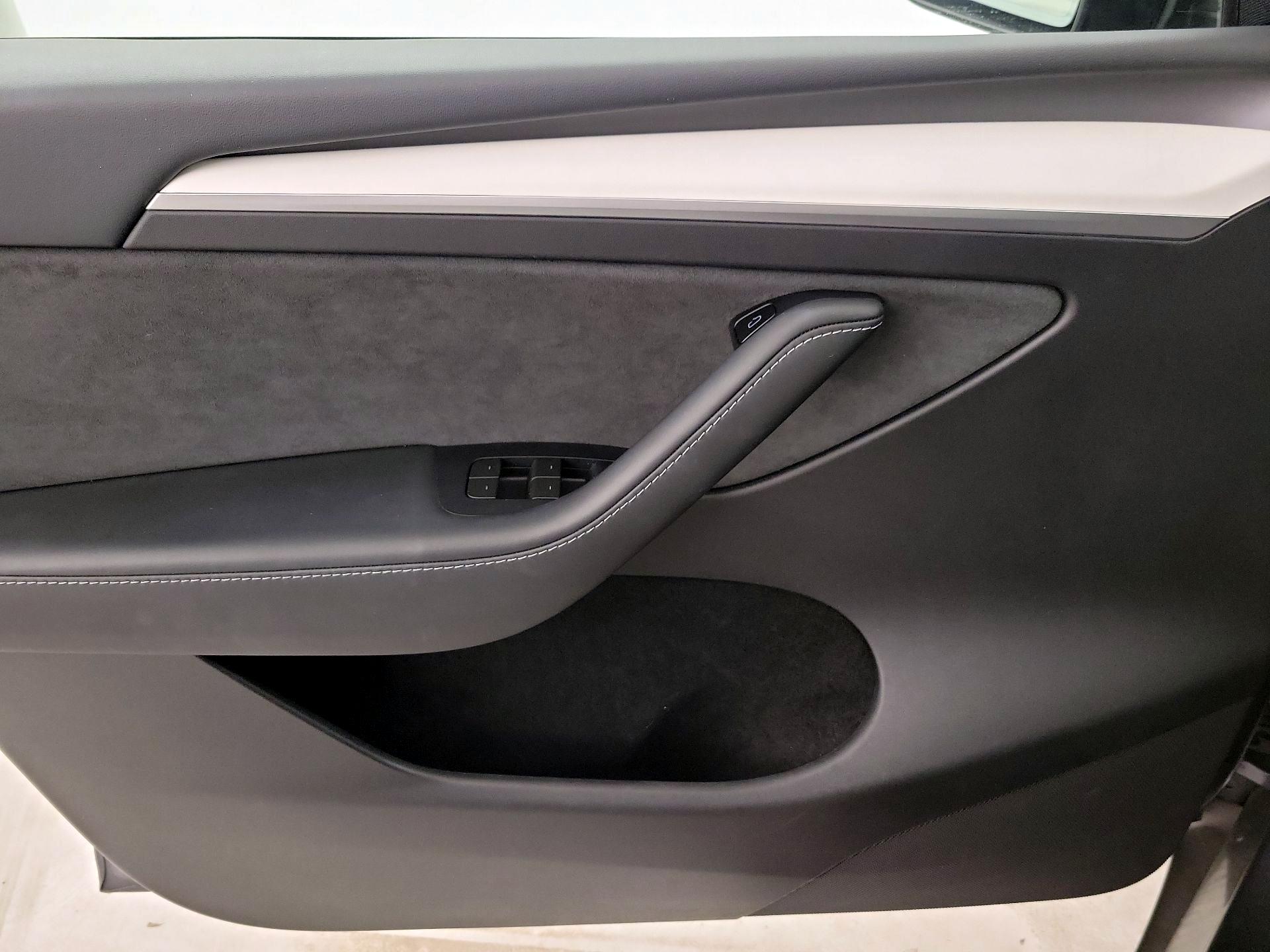 Thumbnail: 2023 Tesla Model Y - 12