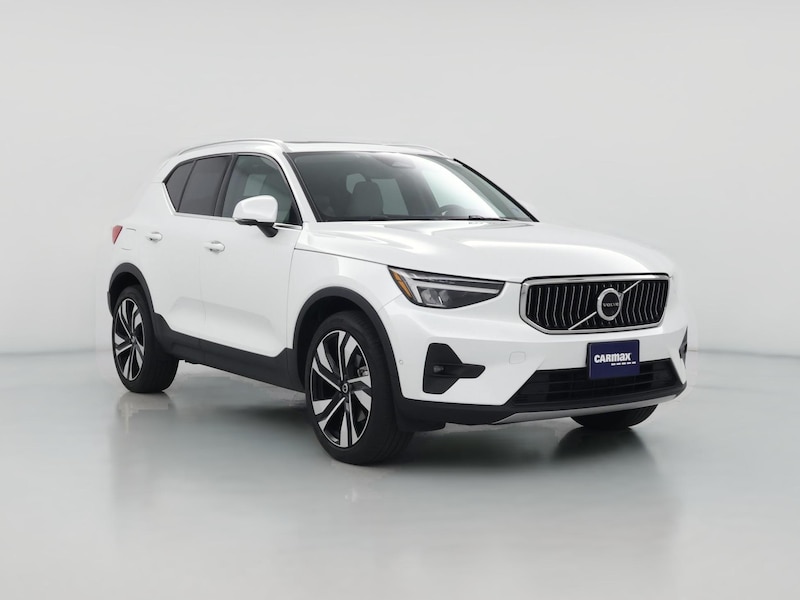 2023 Volvo XC40 B5 Ultimate Bright Theme