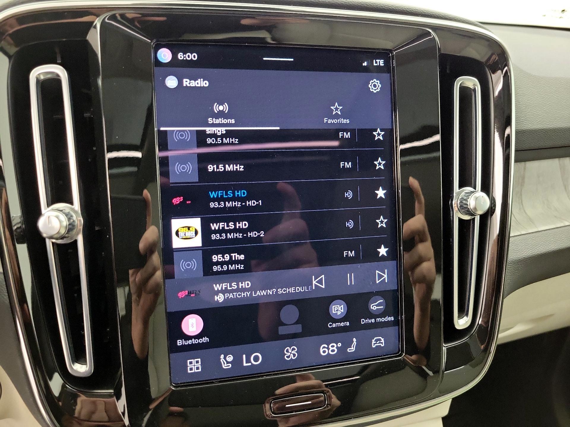 Thumbnail: 2023 Volvo XC40 - 15