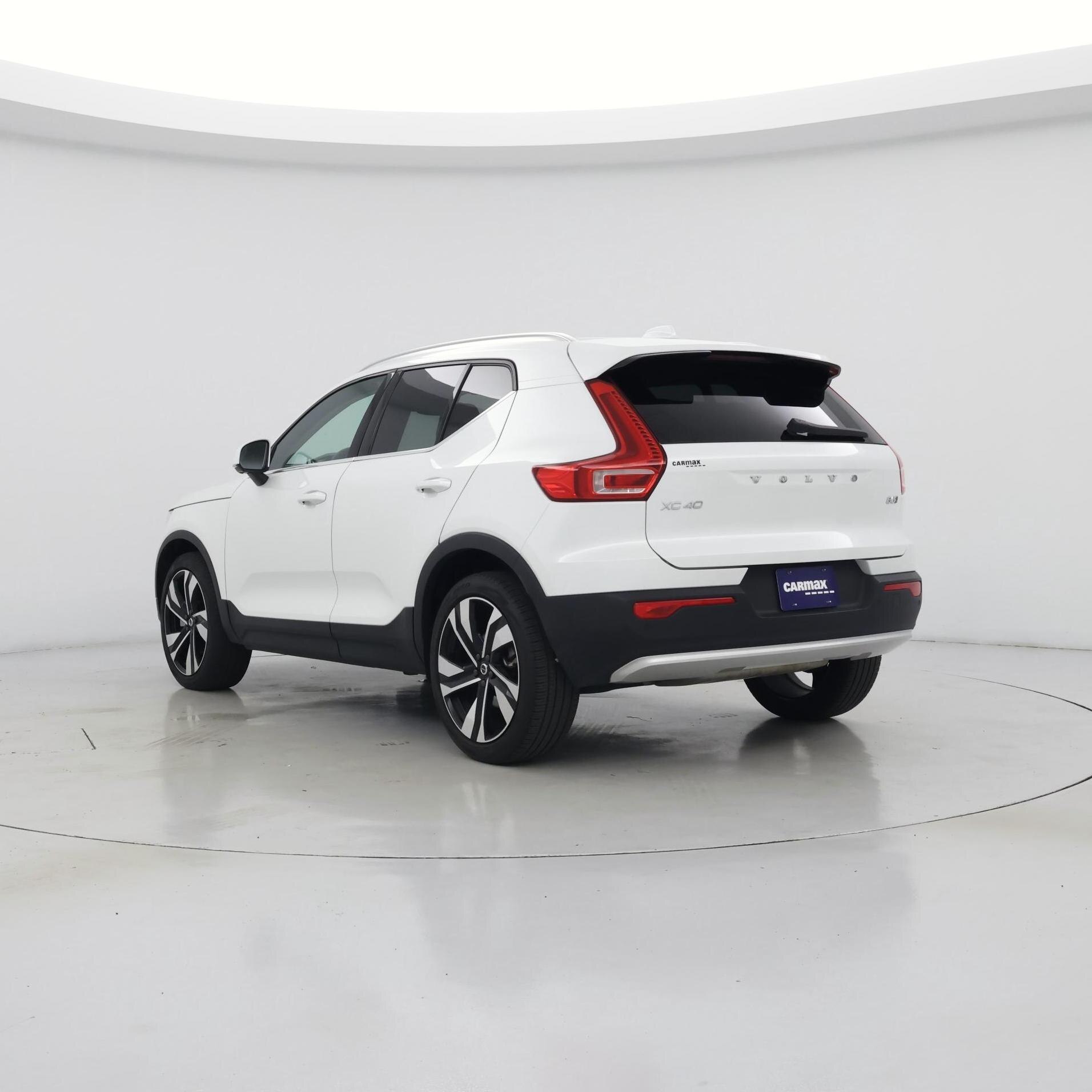 Thumbnail: 2023 Volvo XC40 - 2