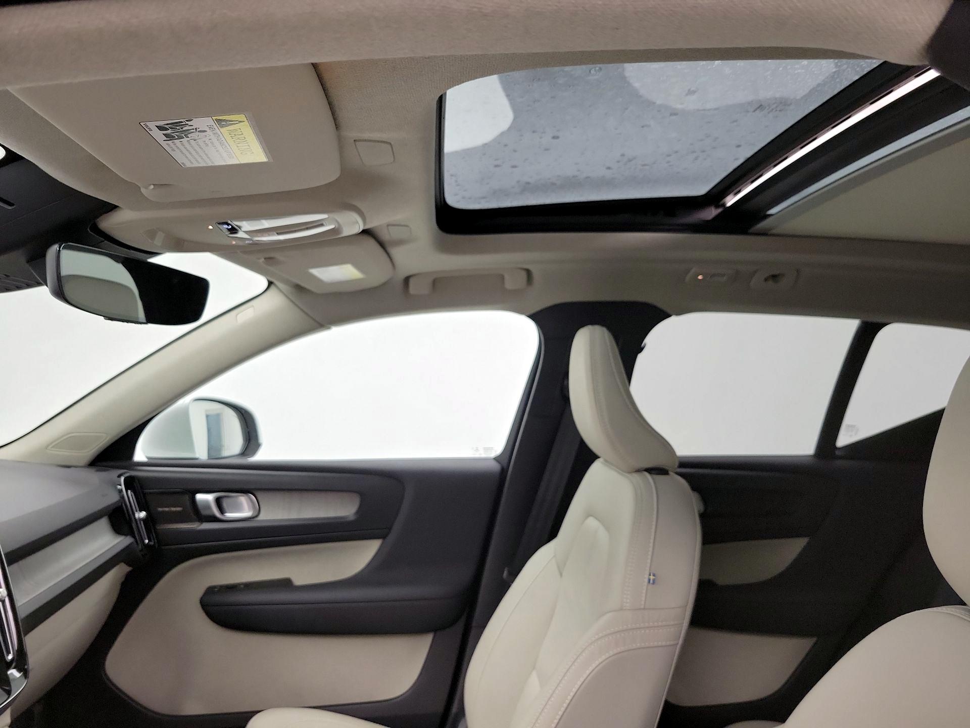 Thumbnail: 2023 Volvo XC40 - 19