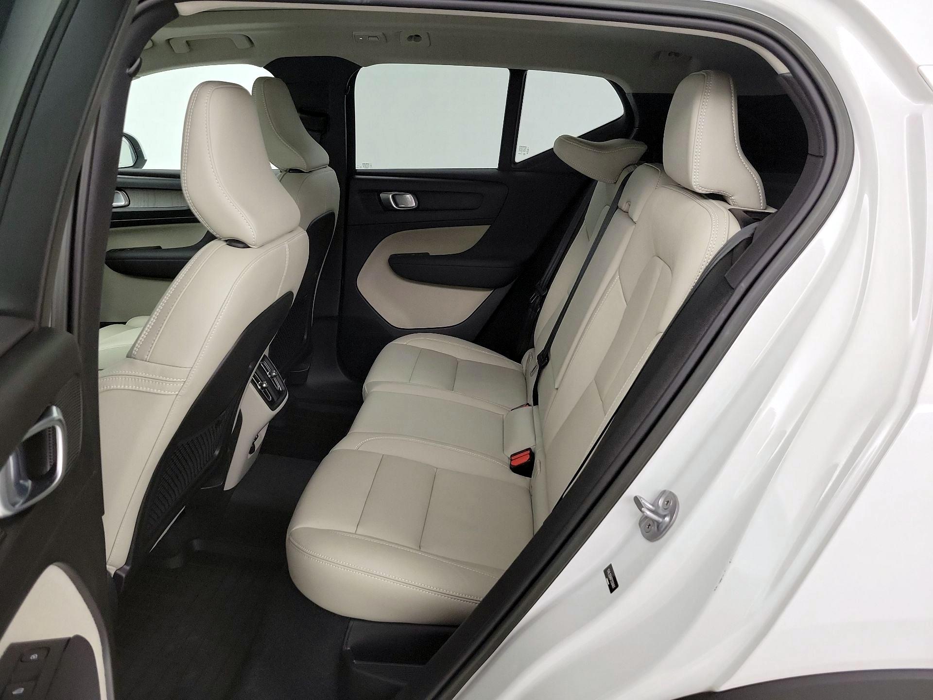 Thumbnail: 2023 Volvo XC40 - 20