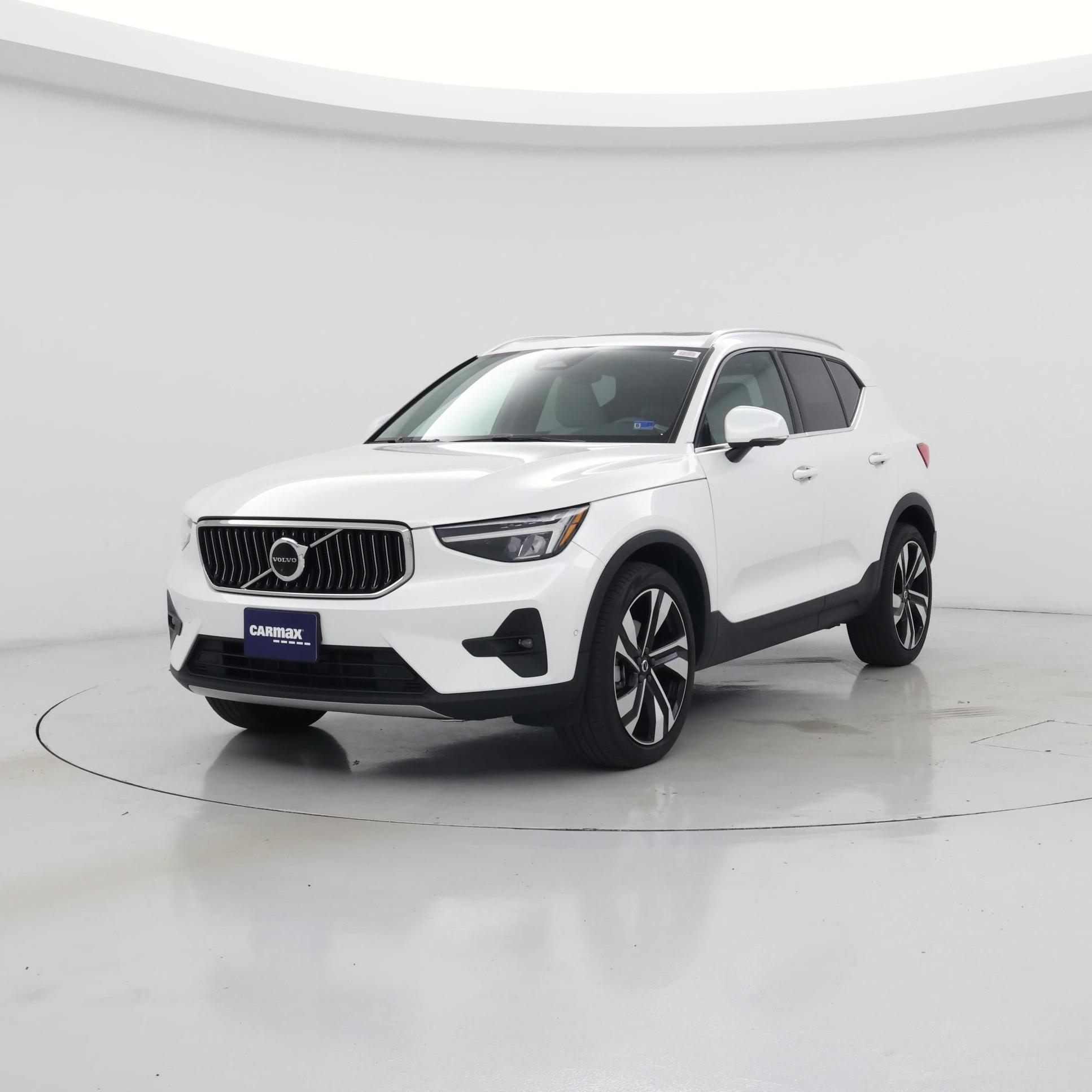 Thumbnail: 2023 Volvo XC40 - 4