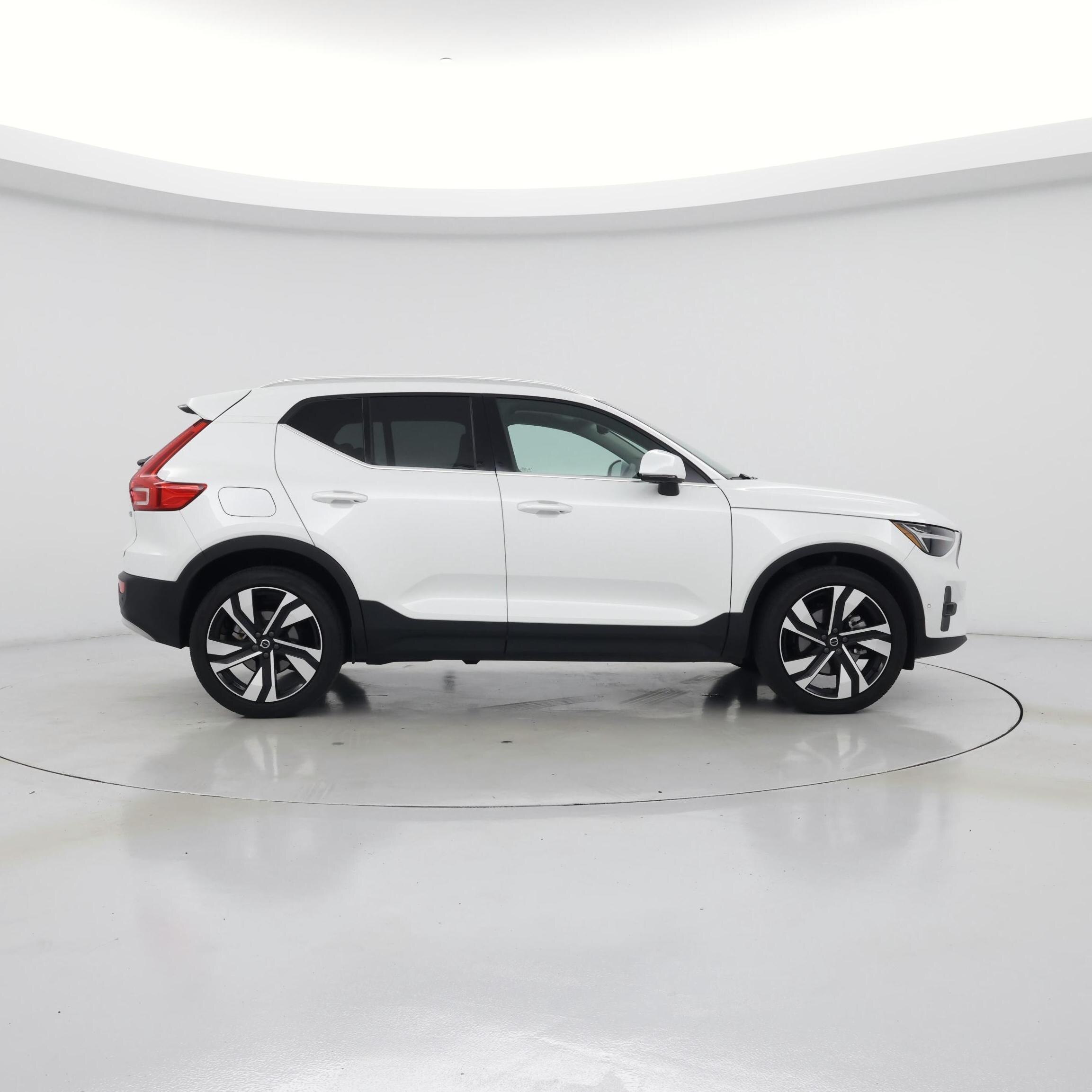 Thumbnail: 2023 Volvo XC40 - 7