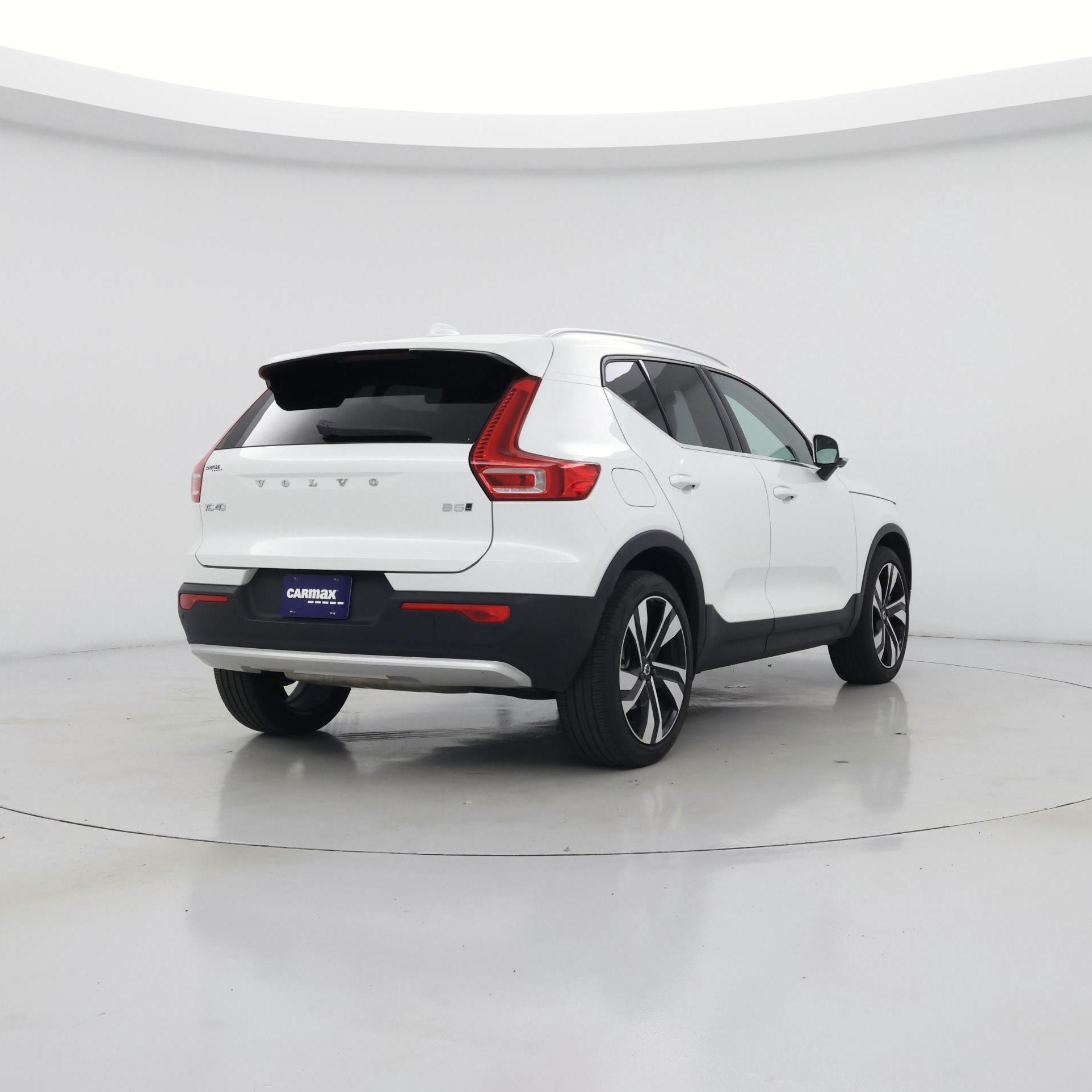 Thumbnail: 2023 Volvo XC40 - 8