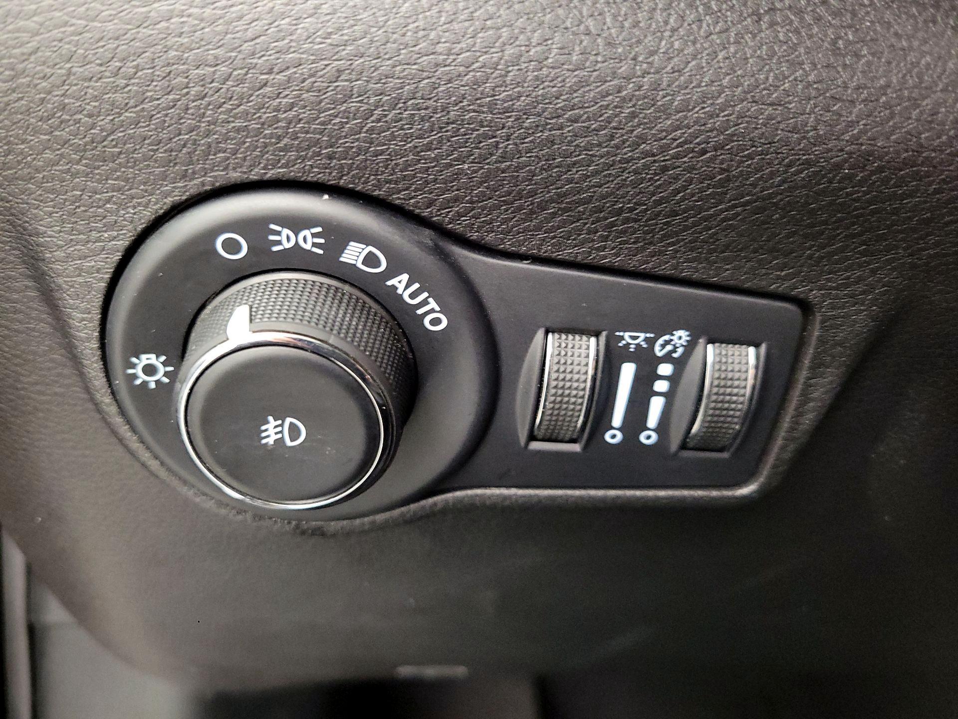 Thumbnail: 2022 Jeep Compass - 13