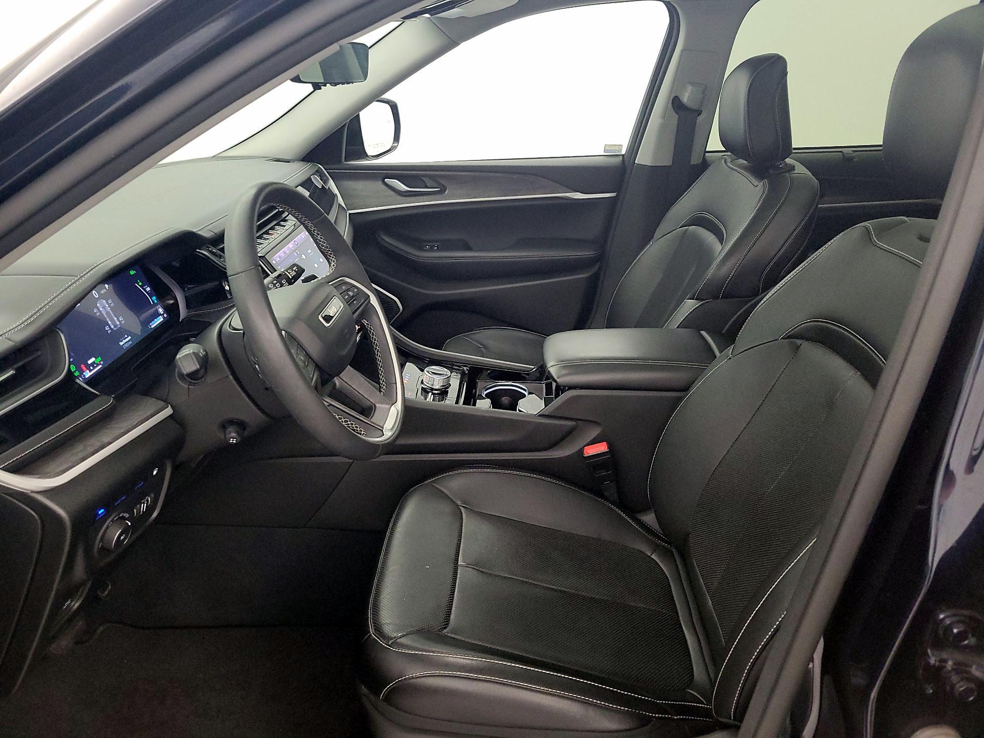 Thumbnail: 2022 Jeep Grand Cherokee - 11