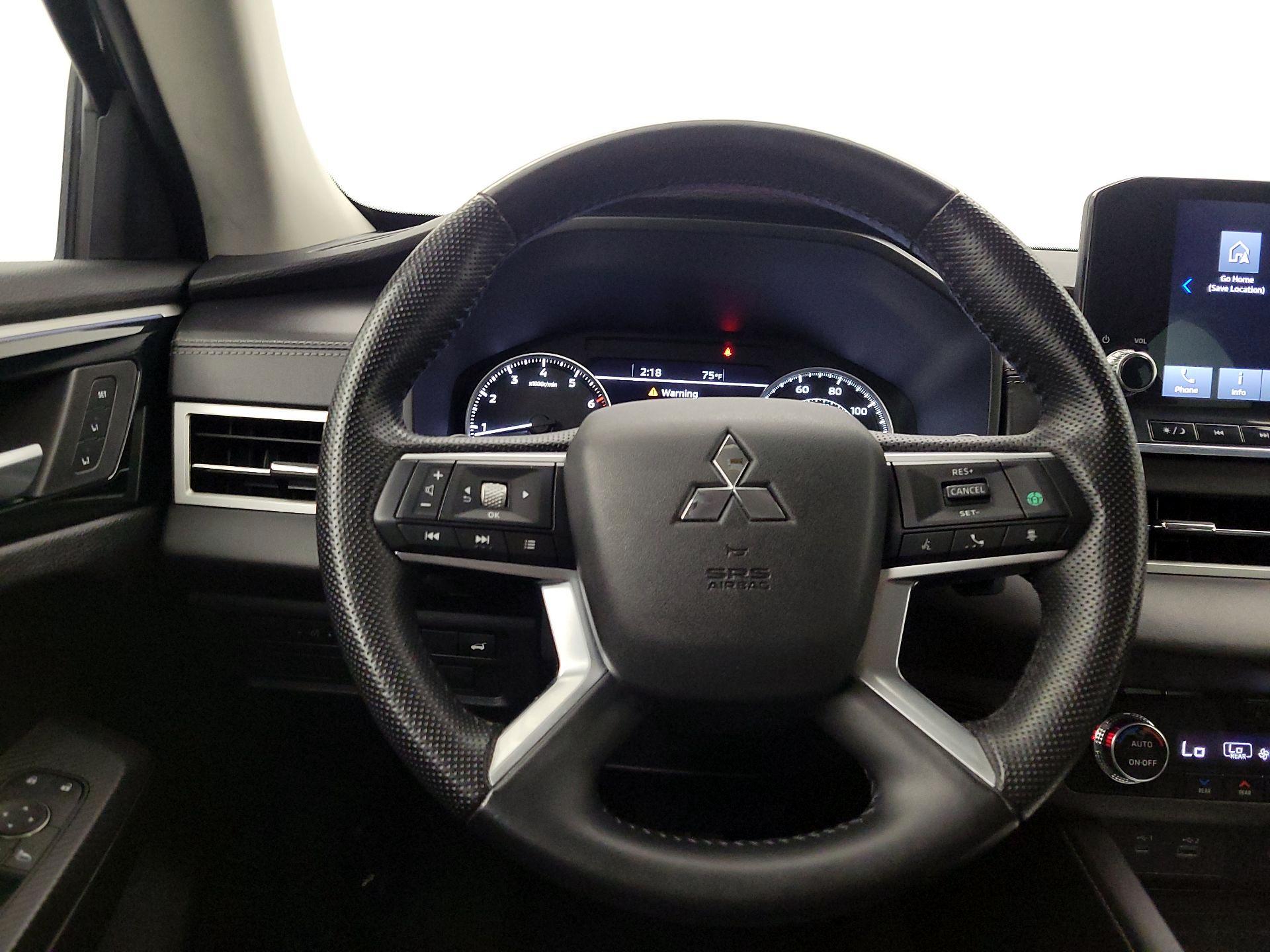 Thumbnail: 2022 Mitsubishi Outlander - 10