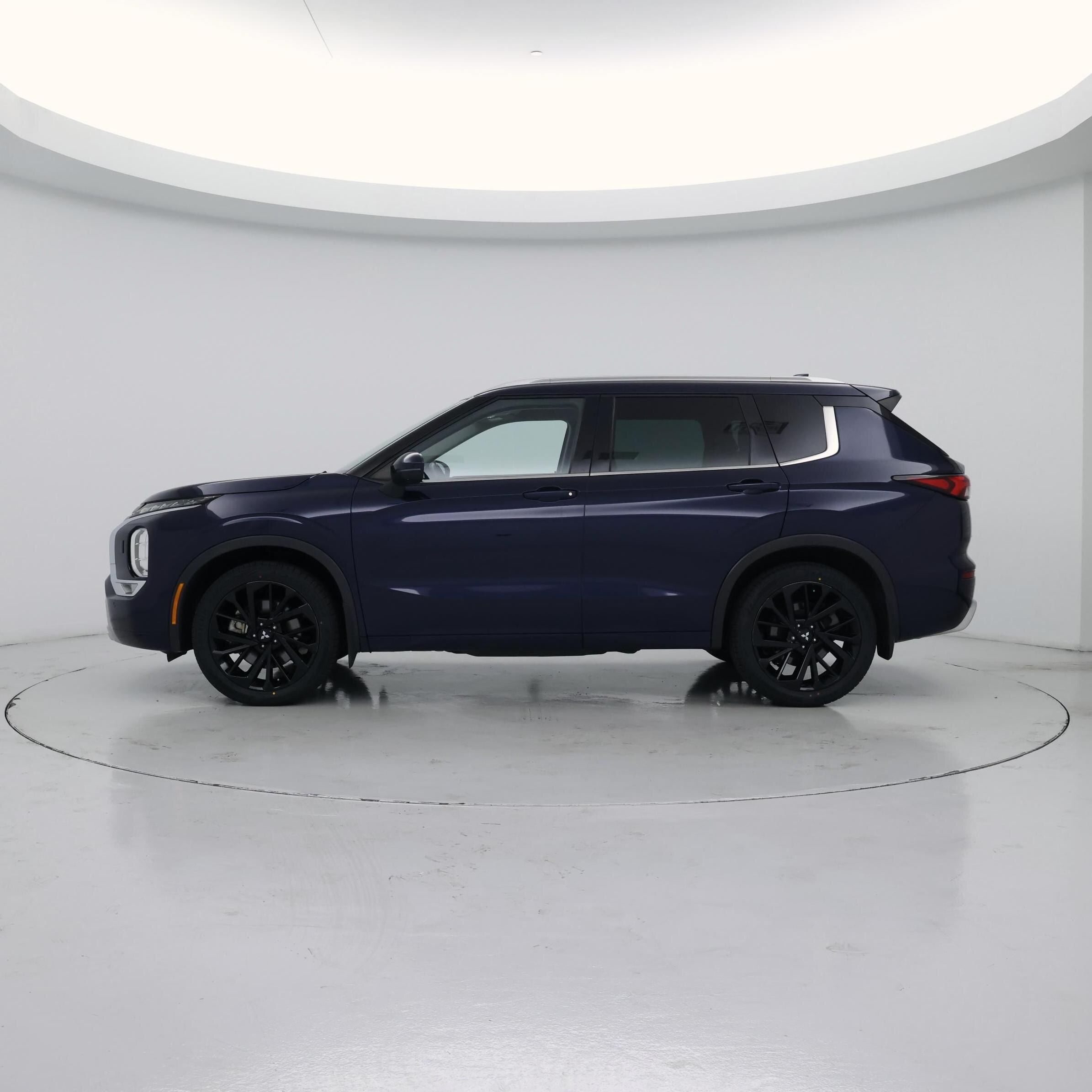 Thumbnail: 2022 Mitsubishi Outlander - 3