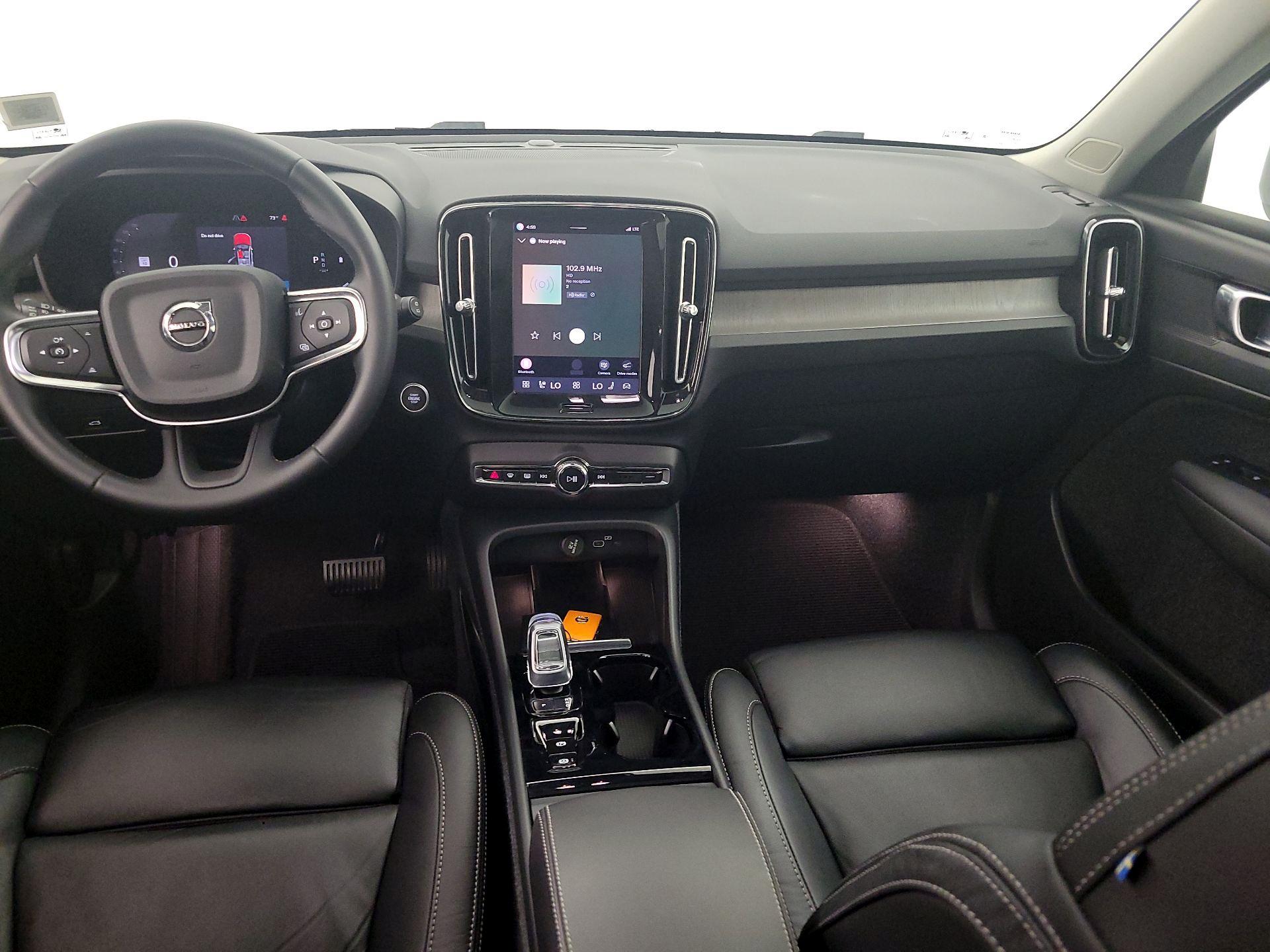 Thumbnail: 2023 Volvo XC40 - 9