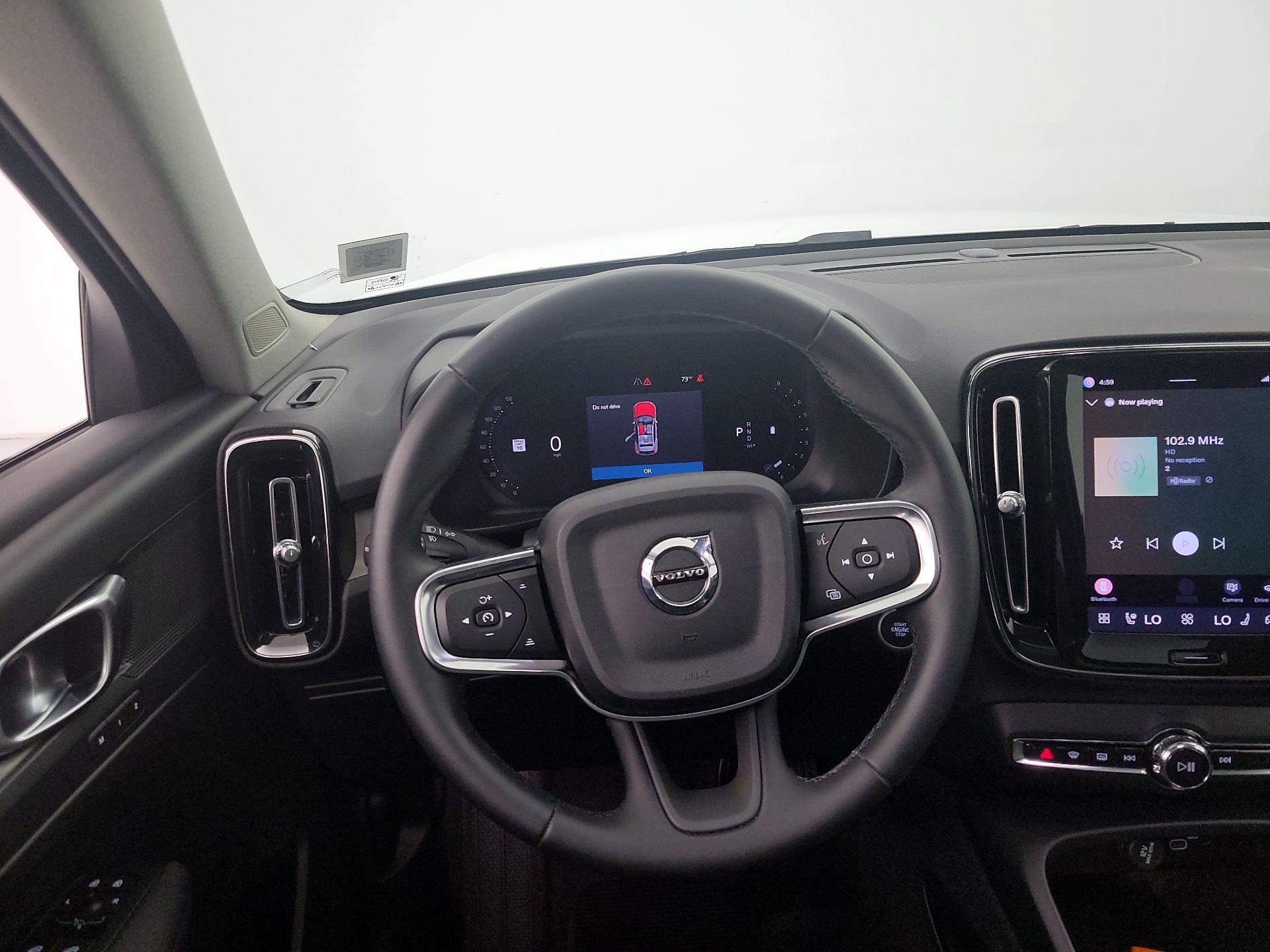 Thumbnail: 2023 Volvo XC40 - 10