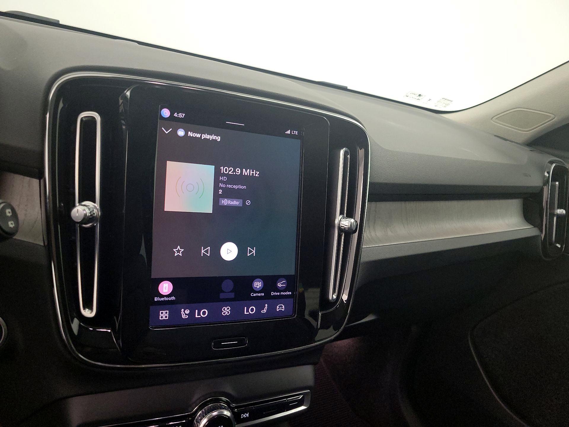 Thumbnail: 2023 Volvo XC40 - 15