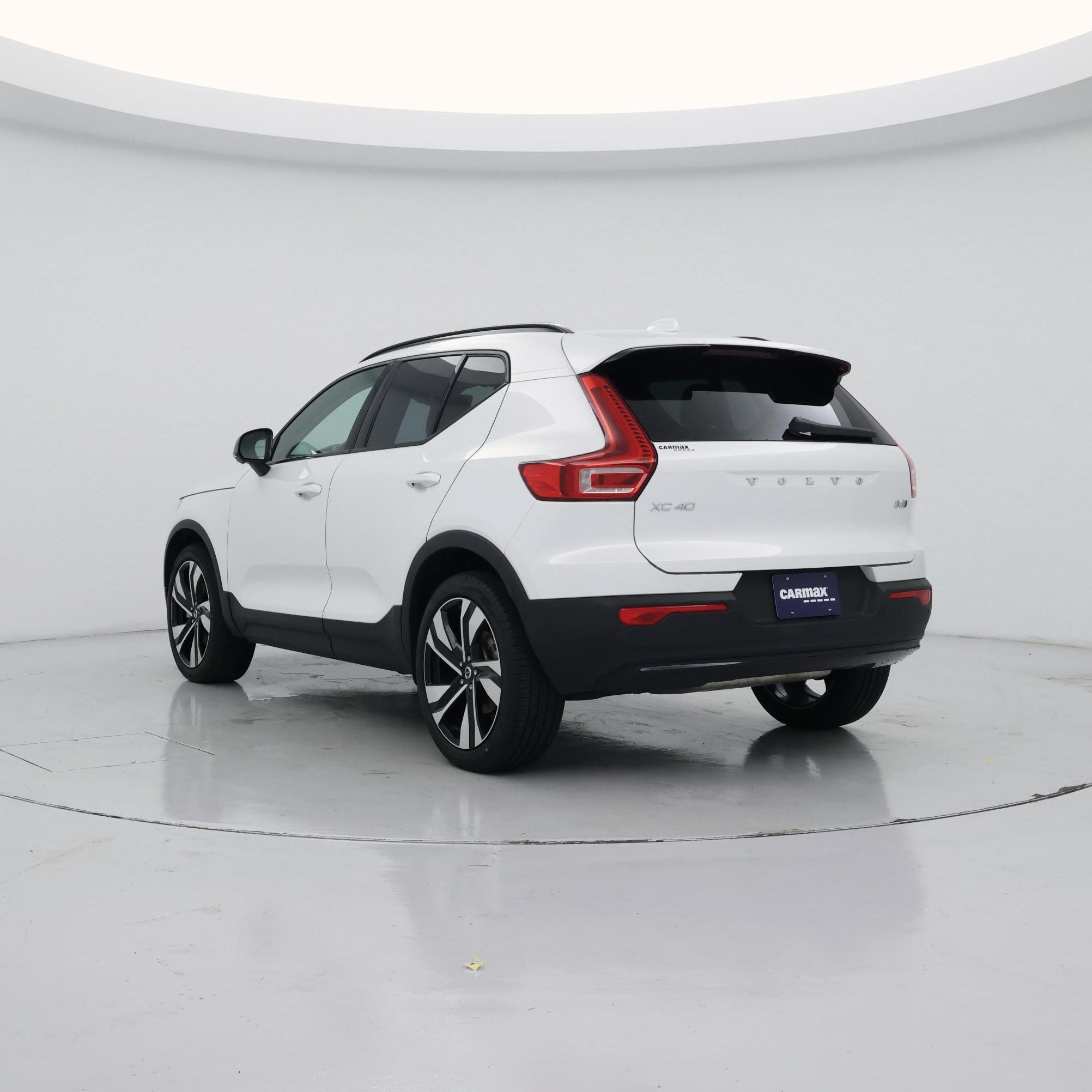 Thumbnail: 2023 Volvo XC40 - 2