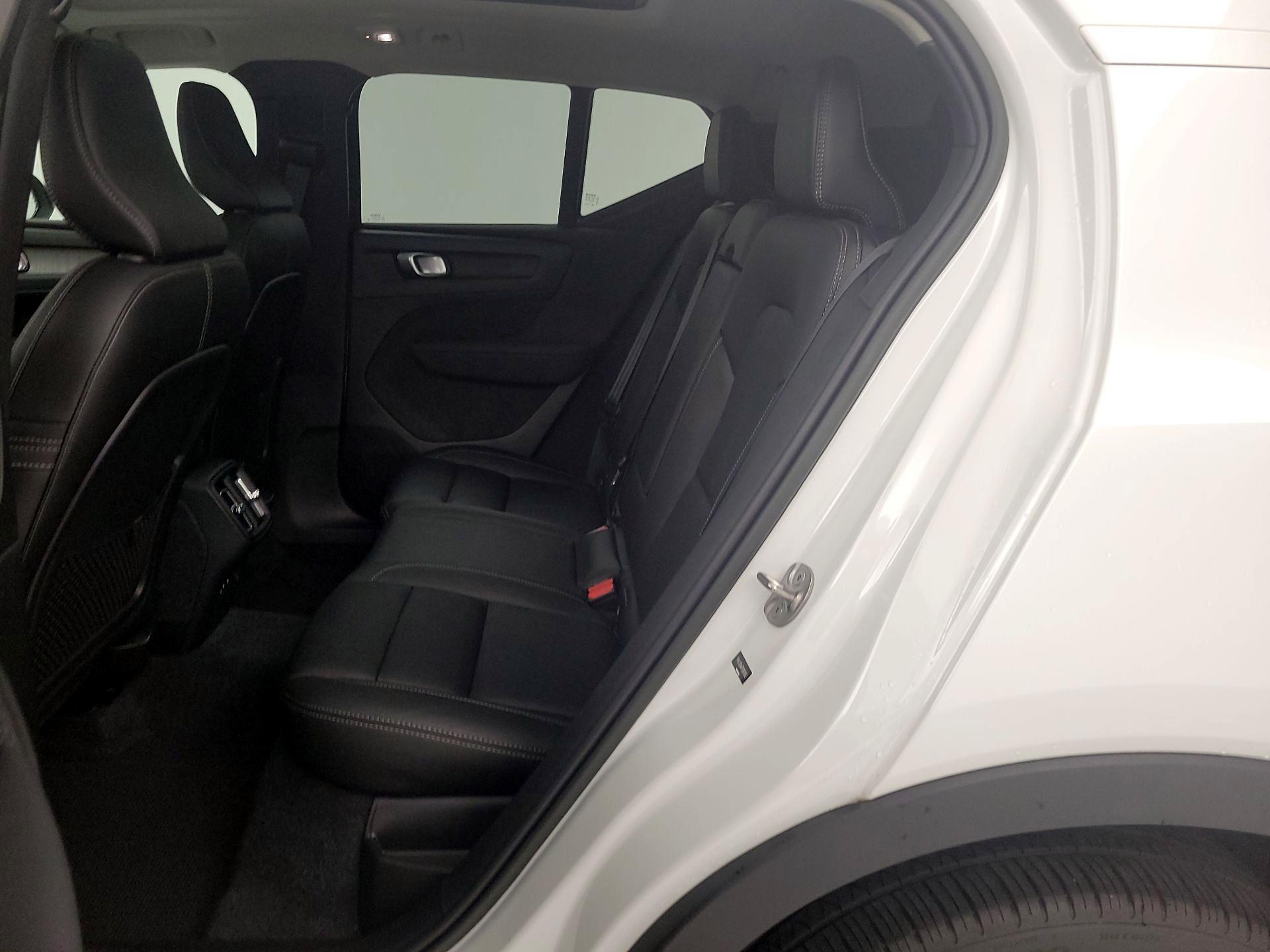 Thumbnail: 2023 Volvo XC40 - 20
